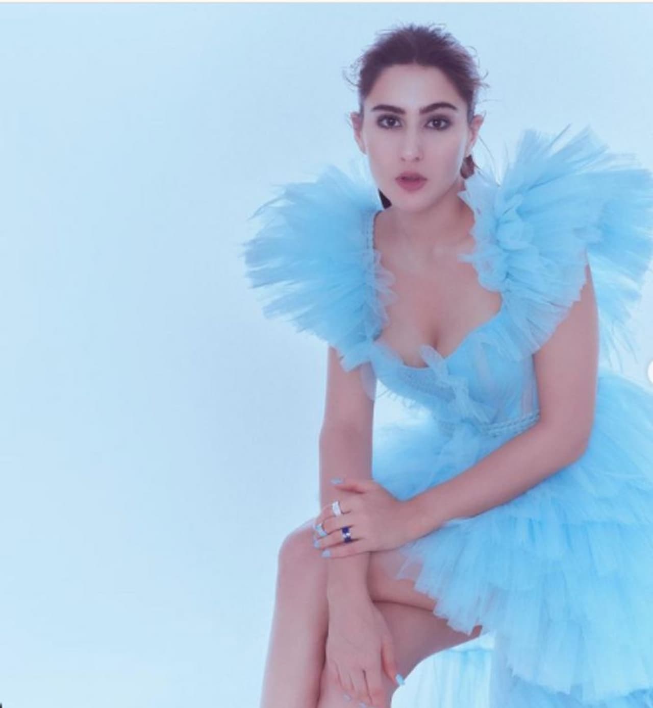 <p>66 ನೇ ಫಿಲ್ಮ್ಫೇರ್ ಪ್ರಶಸ್ತಿಗಳಿಗಾಗಿ ರೆಡ್ ಕಾರ್ಪೆಟ್ ಇವೆಂಟ್ಗೆ ಸಾರಾ ಅಲಿ ಖಾನ್ ತನ್ನ ಒಳಗಿನ ಸಿಂಡರೆಲ್ಲಾವನ್ನು ತೋರಿಸಿದ್ದಾರೆ.</p> <p>66 ನೇ ಫಿಲ್ಮ್ಫೇರ್ ಪ್ರಶಸ್ತಿಗಳಿಗಾಗಿ ರೆಡ್ ಕಾರ್ಪೆಟ್ ಇವೆಂಟ್ಗೆ ಸಾರಾ ಅಲಿ ಖಾನ್ ತನ್ನ ಒಳಗಿನ ಸಿಂಡರೆಲ್ಲಾವನ್ನು ತೋರಿಸಿದ್ದಾರೆ.</p>