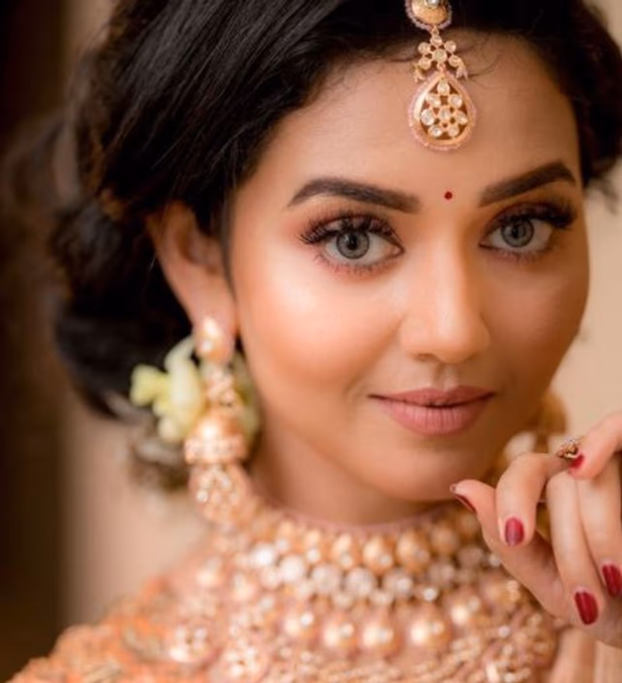 <h2> </h2><h2> </h2><p>சின்னத்திரையில் ஜொலிக்கும் நட்சத்திரங்கள் ஒருபோதும் வெள்ளித்திரையில் மிளிர முடியாது என்பதை ஒரு சிலர் மாற்றி காண்பித்துள்ளனர். சிவகார்த்திகேயன், சந்தானம், ப்ரியா பவானி ஷங்கர், வாணி போஜன் என ஏராளமான சின்னத்திரை பிரபலங்கள் சினிமாவில் வெற்றி கொடி நாட்டியுள்ளனர். </p> <h2> </h2><h2> </h2><p>சின்னத்திரையில் ஜொலிக்கும் நட்சத்திரங்கள் ஒருபோதும் வெள்ளித்திரையில் மிளிர முடியாது என்பதை ஒரு சிலர் மாற்றி காண்பித்துள்ளனர். சிவகார்த்திகேயன், சந்தானம், ப்ரியா பவானி ஷங்கர், வாணி போஜன் என ஏராளமான சின்னத்திரை பிரபலங்கள் சினிமாவில் வெற்றி கொடி நாட்டியுள்ளனர். </p>