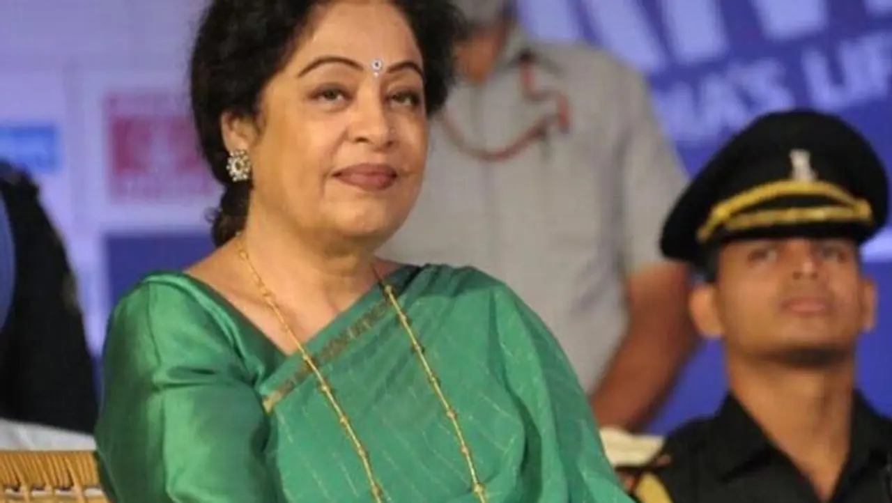 <p>ಚಂಡೀಗಡದ ಭಾರತೀಯ ಜನತಾ ಪಕ್ಷದ ಸಂಸದೆ ಮತ್ತು ಖ್ಯಾತ ನಟಿ ಕಿರಣ್ ಖೇರ್ ಅವರು ಮಲ್ಟಿಪಲ್ ಮೈಲೋಮಾದಿಂದ ಬಳಲುತ್ತಿದ್ದಾರೆ.</p> <p>ಚಂಡೀಗಡದ ಭಾರತೀಯ ಜನತಾ ಪಕ್ಷದ ಸಂಸದೆ ಮತ್ತು ಖ್ಯಾತ ನಟಿ ಕಿರಣ್ ಖೇರ್ ಅವರು ಮಲ್ಟಿಪಲ್ ಮೈಲೋಮಾದಿಂದ ಬಳಲುತ್ತಿದ್ದಾರೆ.</p>