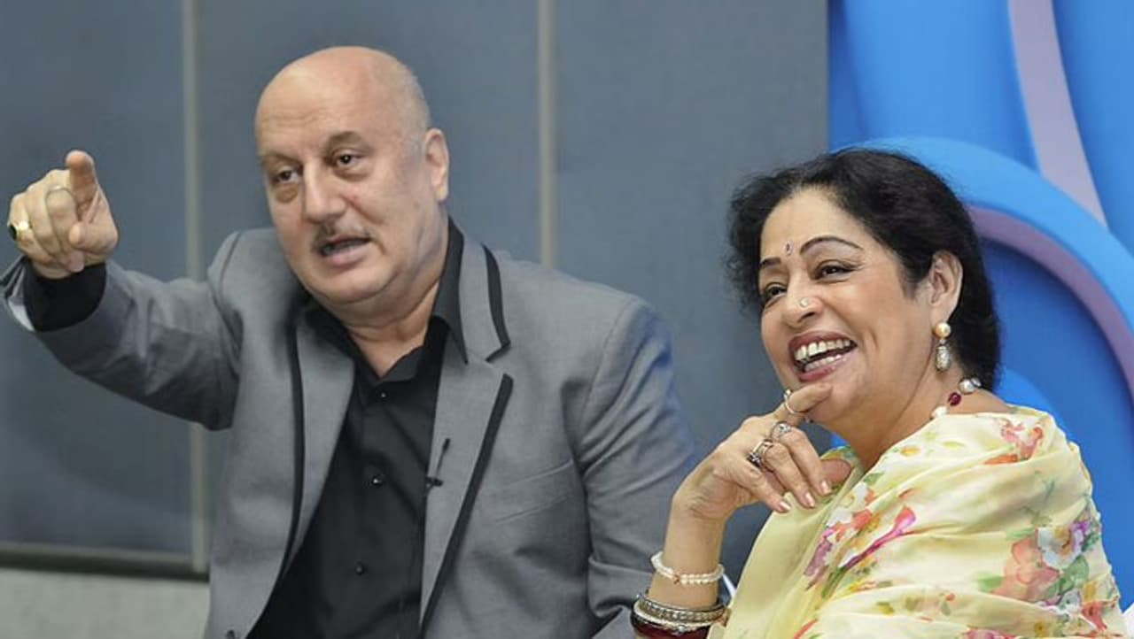 <p>ಕಿರಣ್ ಖೇರ್ ಅವರಿಗಾಗಿ ಅನುಪಮ್ ಖೇರ್ ಅಮೆರಿಕಾದ 'ನ್ಯೂ ಅಮ್ಸರ್ಡಮ್' ಶೋ ತ್ಯಜಿಸಿದ್ದಾರೆ ಎಂದು ವರದಿಯಾಗಿದೆ.</p> <p>ಕಿರಣ್ ಖೇರ್ ಅವರಿಗಾಗಿ ಅನುಪಮ್ ಖೇರ್ ಅಮೆರಿಕಾದ 'ನ್ಯೂ ಅಮ್ಸರ್ಡಮ್' ಶೋ ತ್ಯಜಿಸಿದ್ದಾರೆ ಎಂದು ವರದಿಯಾಗಿದೆ.</p>