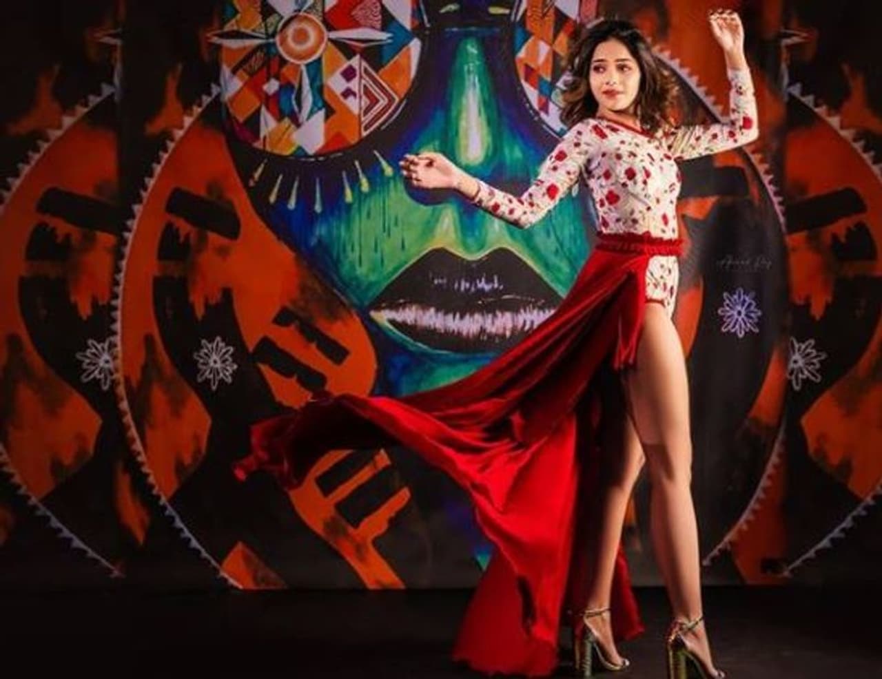 <p>மேற்குவங்கத்தில் இருந்து தமிழுக்கு இறக்குமதி செய்யப்பட்டவர் நடிகை ஐஸ்வர்யா தத்தா. நகுலுக்கு ஜோடியாக தமிழுக்கு எண் ஒன்றை அழுத்தவும் என்ற படம் மூலமாக அறிமுகமானார். </p> <p>மேற்குவங்கத்தில் இருந்து தமிழுக்கு இறக்குமதி செய்யப்பட்டவர் நடிகை ஐஸ்வர்யா தத்தா. நகுலுக்கு ஜோடியாக தமிழுக்கு எண் ஒன்றை அழுத்தவும் என்ற படம் மூலமாக அறிமுகமானார். </p>