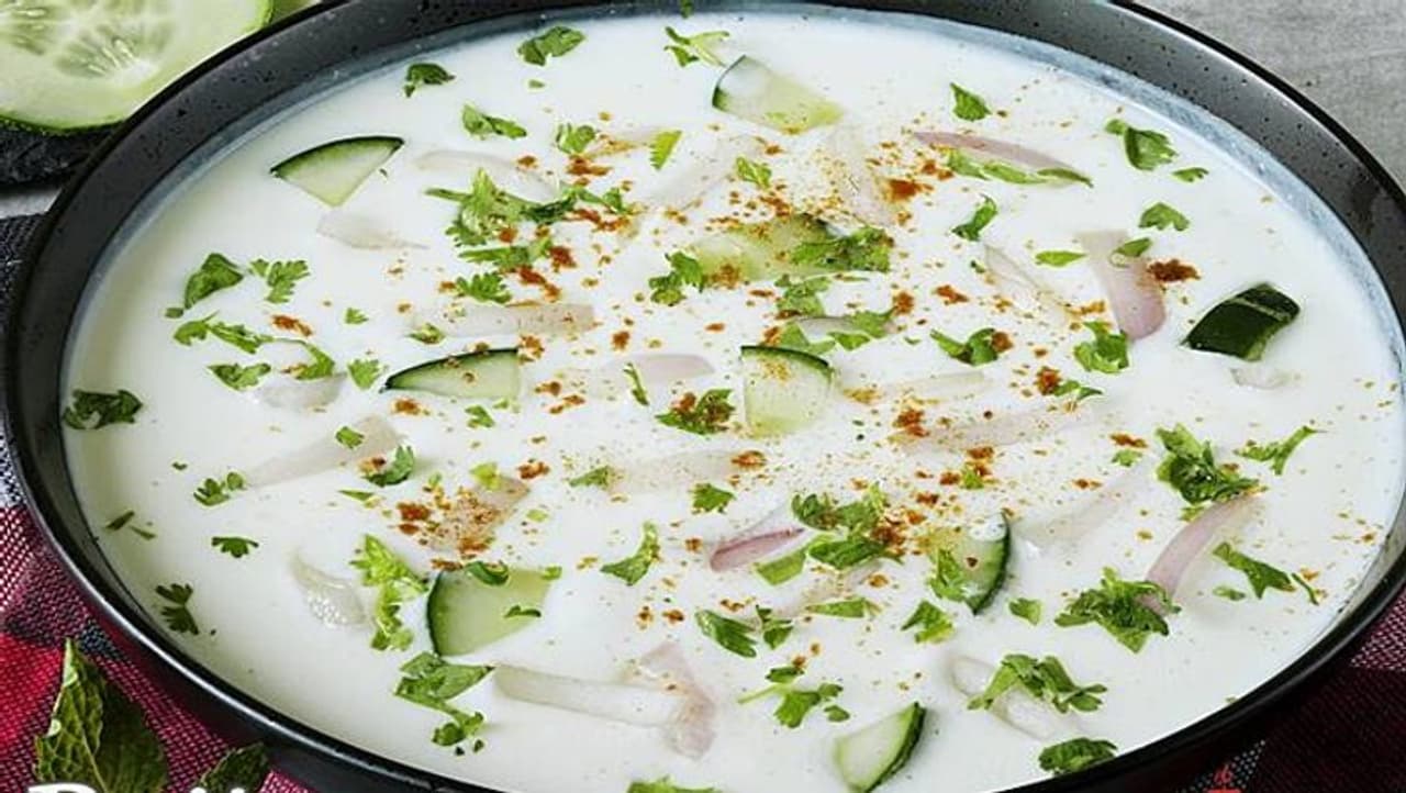 <p>ఈ ఎండాకాలంలో బటర్ మిల్క్, సలాడ్ తీసుకోవడం తప్పనిసరి. ఈ ఎండ వేడి తట్టుకోవాలంటే... ఇలాంటి ఫుడ్స్ తీసుకోవాల్సిందే. అయితే... ఈ రెండూ రుచిగా నోటికి తగలాలంటే మాత్రం.. దానిపై చాట్ మసాలా పడాల్సిందే. ఆ చాట్ మసాలాని మనమే ఇంట్లోనే తయారు చేసుకోవచ్చు. అదెలాగో ఇప్పుడు చూద్దాం..<br /> </p> <p>ఈ ఎండాకాలంలో బటర్ మిల్క్, సలాడ్ తీసుకోవడం తప్పనిసరి. ఈ ఎండ వేడి తట్టుకోవాలంటే... ఇలాంటి ఫుడ్స్ తీసుకోవాల్సిందే. అయితే... ఈ రెండూ రుచిగా నోటికి తగలాలంటే మాత్రం.. దానిపై చాట్ మసాలా పడాల్సిందే. ఆ చాట్ మసాలాని మనమే ఇంట్లోనే తయారు చేసుకోవచ్చు. అదెలాగో ఇప్పుడు చూద్దాం..<br /> </p>