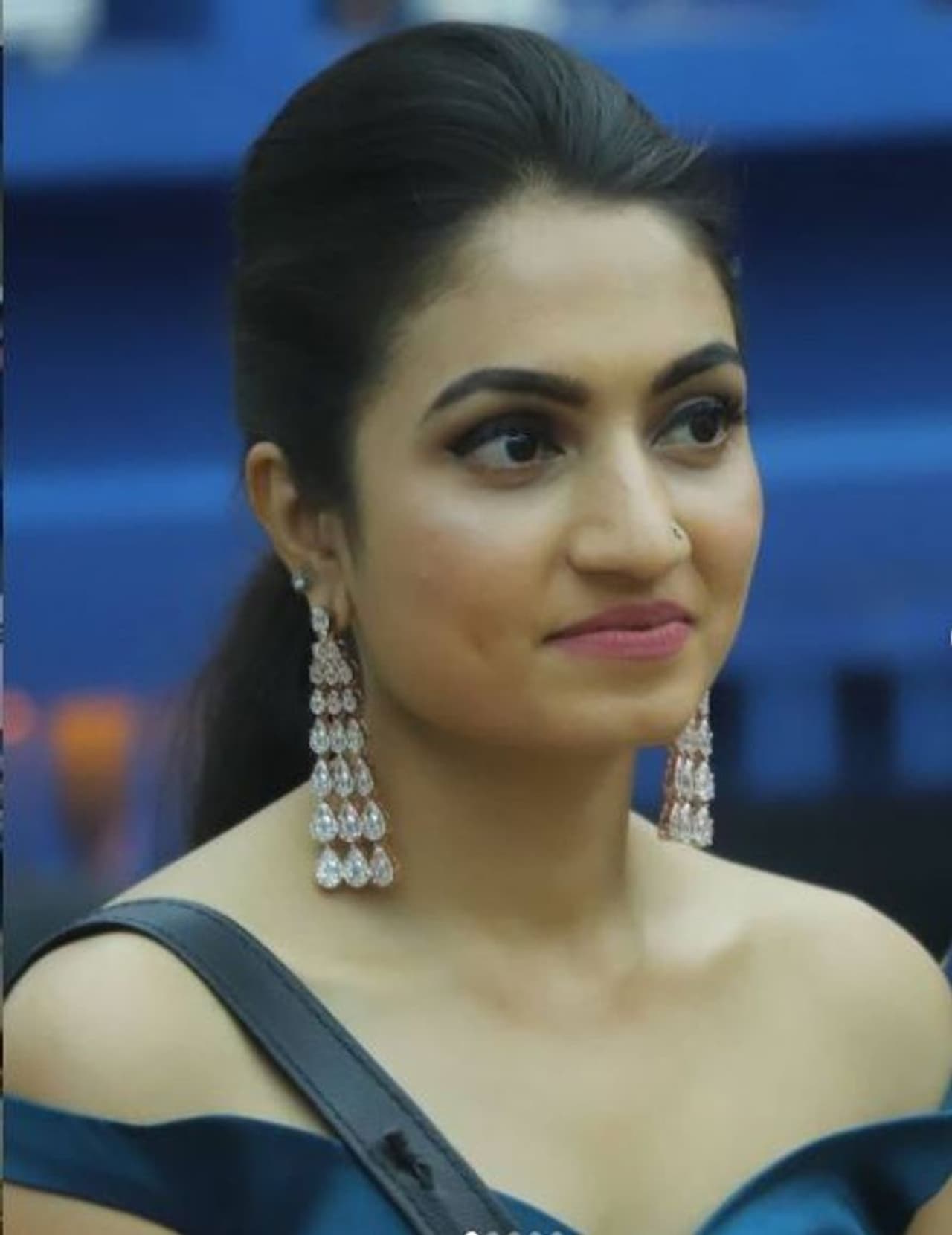 <p>ಅಗ್ನಿಸಾಕ್ಷಿಯಲ್ಲಿ ಅಭಿನಯಿಸುವಾಗ ವೈಷ್ಣವಿ ಚೂಡಿದಾರ್‌ನಲ್ಲಿ ಹೆಚ್ಚಾಗಿ ಕಾಣಿಸಿಕೊಳ್ಳುತ್ತಿದ್ದರು. ಇದೀಗ ಆಕೆಯನ್ನು ಬಿಗ್‌ ಬಾಸ್‌ನಲ್ಲಿ ಕಂಡ ವೀಕ್ಷಕರಿಗೆ ಶಾಕ್ ಆಗಿದೆ.</p>