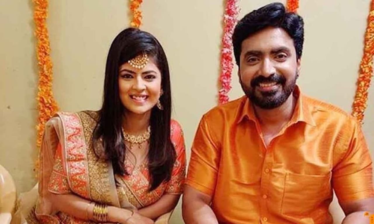 <p>சின்னத்தம்பி சீரியலுக்கு பின், ப்ரஜின் நடித்து வரும் சீரியல் 'அன்புடன் குஷி'</p> <p>சின்னத்தம்பி சீரியலுக்கு பின், ப்ரஜின் நடித்து வரும் சீரியல் 'அன்புடன் குஷி'</p>