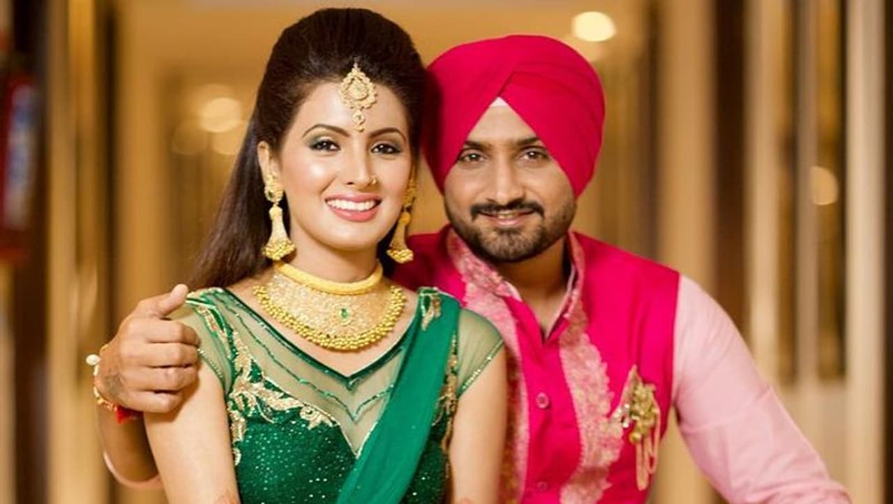 <p>Bollywood actress Geeta Basra, wife of veteran Indian off spinner Harbhajan Singh, has opened about her dating dates with Kolkata Knight Riders cricketer.</p>
