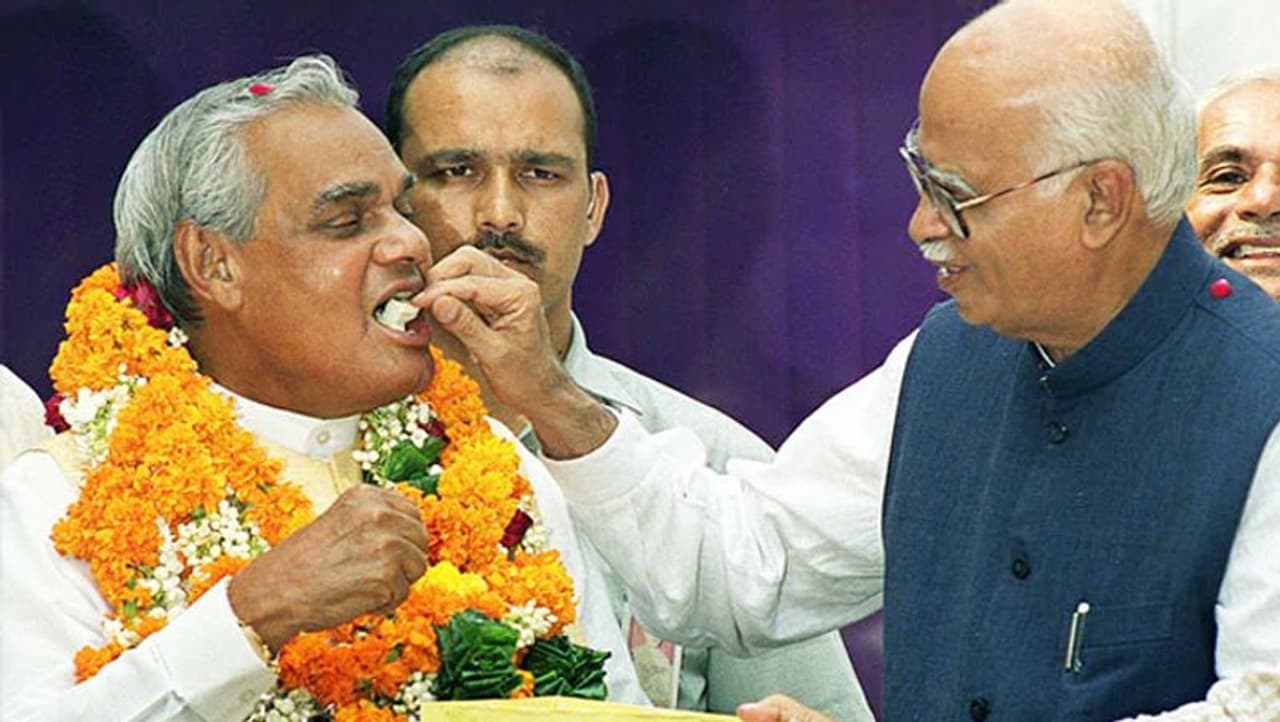 <p>ಅಡ್ವಾಣಿ ತಮ್ಮ ಆತ್ಮಕಥೆ 'ಮೇರಾ ದೇಶ್, ಮೇರಾ ಜೀವನ್'(ನನ್ನ ದೇಶ, ನನ್ನ ಜೀವನ)ದಲ್ಲಿ ಬಿಜೆಪಿ ಅಸ್ತಿತ್ವಕ್ಕೆ ಬಂದ ಕುರಿತಾಗಿ ಇಡೀ ಒಂದು ಚಾಪ್ಟರ್ ಬರೆದಿದ್ದಾರೆ. 'ಕಮಲವರಳಿದ್ದು, ಭಾರತೀಯ ಜನತಾ ಪಾರ್ಟಿಯ ಜನ್ಮ' ಎಂಬ ಚಾಪ್ಟರ್ನಲ್ಲಿ ಯಾವ ರೀತಿ ಜನಸಂಘ ಒಡೆದು ಬಿಜೆಪಿಯಾಯಿತು ಎಂಬುವುದನ್ನು ಅಡ್ವಾಣಿ ಉಲ್ಲೇಖಿಸಿದ್ದಾರೆ.</p> <p>ಅಡ್ವಾಣಿ ತಮ್ಮ ಆತ್ಮಕಥೆ 'ಮೇರಾ ದೇಶ್, ಮೇರಾ ಜೀವನ್'(ನನ್ನ ದೇಶ, ನನ್ನ ಜೀವನ)ದಲ್ಲಿ ಬಿಜೆಪಿ ಅಸ್ತಿತ್ವಕ್ಕೆ ಬಂದ ಕುರಿತಾಗಿ ಇಡೀ ಒಂದು ಚಾಪ್ಟರ್ ಬರೆದಿದ್ದಾರೆ. 'ಕಮಲವರಳಿದ್ದು, ಭಾರತೀಯ ಜನತಾ ಪಾರ್ಟಿಯ ಜನ್ಮ' ಎಂಬ ಚಾಪ್ಟರ್ನಲ್ಲಿ ಯಾವ ರೀತಿ ಜನಸಂಘ ಒಡೆದು ಬಿಜೆಪಿಯಾಯಿತು ಎಂಬುವುದನ್ನು ಅಡ್ವಾಣಿ ಉಲ್ಲೇಖಿಸಿದ್ದಾರೆ.</p>