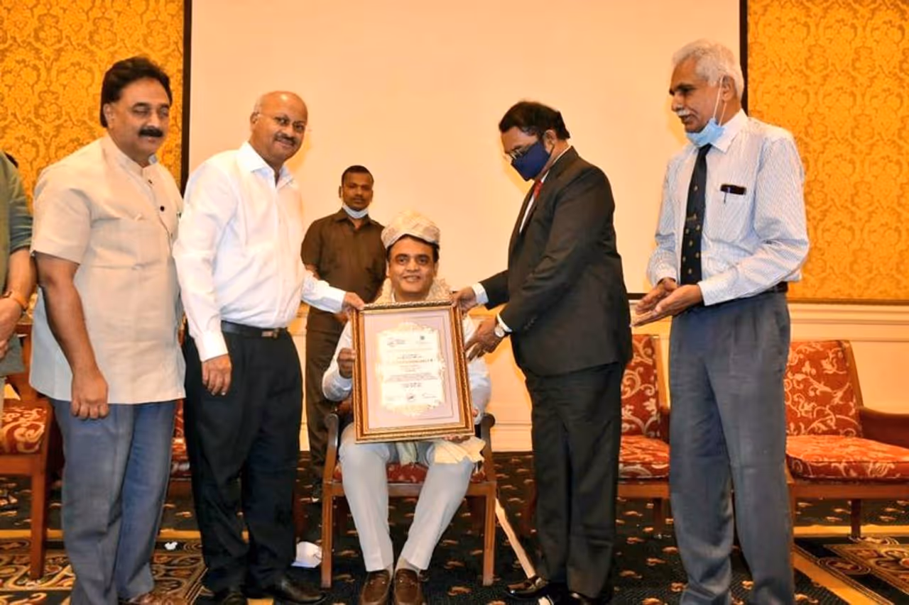 <p>ಬೆಂಗಳೂರಿನಲ್ಲಿ ಮಂಗಳವಾರ ನಡೆದ ವಿದ್ಯಾರ್ಥಿ ಉಪಗ್ರಹ, ಯುನಿಟಿಸ್ಯಾಟ್‌ (UNITYSAT) ಸಕ್ಸಸ್‌ ಮೀಟ್‌ನಲ್ಲಿ ಇಂಡಿಯನ್‌ ಟೆಕ್ನಾಲಜಿ ಕಾಂಗ್ರೆಸ್‌ ಅಸೋಸಿಯೇಷನ್‌ (ಐಟಿಸಿಎ) ವತಿಯಿಂದ ನೀಡಲಾದ ಗೌರವ ಫೆಲೋಶಿಪ್‌ ಸ್ವೀಕರಿಸಿ ಅವರು ಮಾತನಾಡಿದರು.</p>