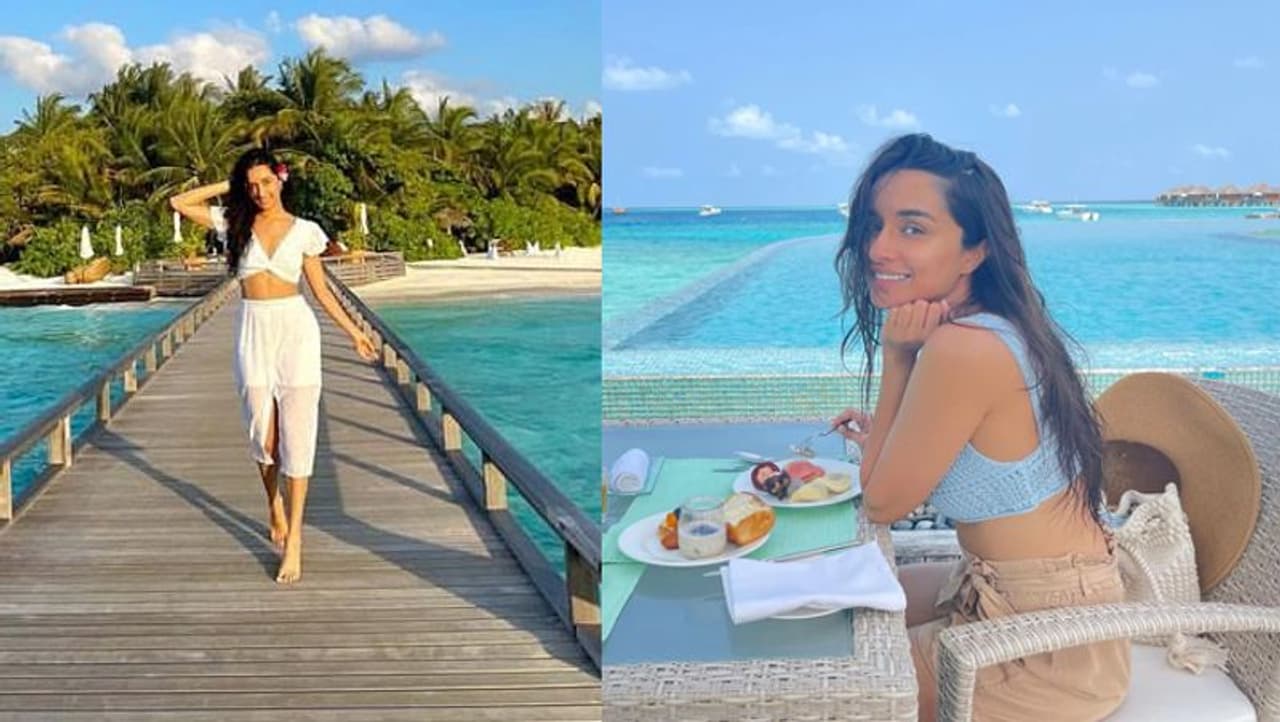 <p>ಶ್ರೀದೇವಿ ಅವರ ಚಾಲ್ಬಾಜ್ ಸಿನಿಮಾದ ರಿಮೇಕ್ನಲ್ಲಿ ನಟಿಸಲಿದ್ದಾರೆ. ಇದೇ ಮೊದಲಬಾರಿಗೆ ಡಬಲ್ ರೋಲ್ನಲ್ಲಿ ಕಾಣಿಸಿಕೊಳ್ಳಲಿದ್ದಾರೆ ಶಕ್ತಿ ಕಪೂರ್ ಪುತ್ರಿ.</p> <p>ಶ್ರೀದೇವಿ ಅವರ ಚಾಲ್ಬಾಜ್ ಸಿನಿಮಾದ ರಿಮೇಕ್ನಲ್ಲಿ ನಟಿಸಲಿದ್ದಾರೆ. ಇದೇ ಮೊದಲಬಾರಿಗೆ ಡಬಲ್ ರೋಲ್ನಲ್ಲಿ ಕಾಣಿಸಿಕೊಳ್ಳಲಿದ್ದಾರೆ ಶಕ್ತಿ ಕಪೂರ್ ಪುತ್ರಿ.</p>