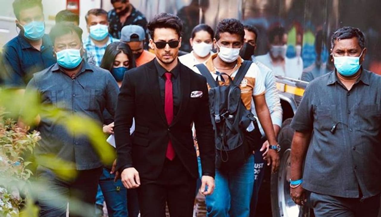 <p>We all know Heropanti flagged off Tiger Shroff's career; now, he recently finished the first schedule of the second part of the film. The film Heropanti 2 was a hush hush project till now. </p> <p>We all know Heropanti flagged off Tiger Shroff's career; now, he recently finished the first schedule of the second part of the film. The film Heropanti 2 was a hush hush project till now. </p>