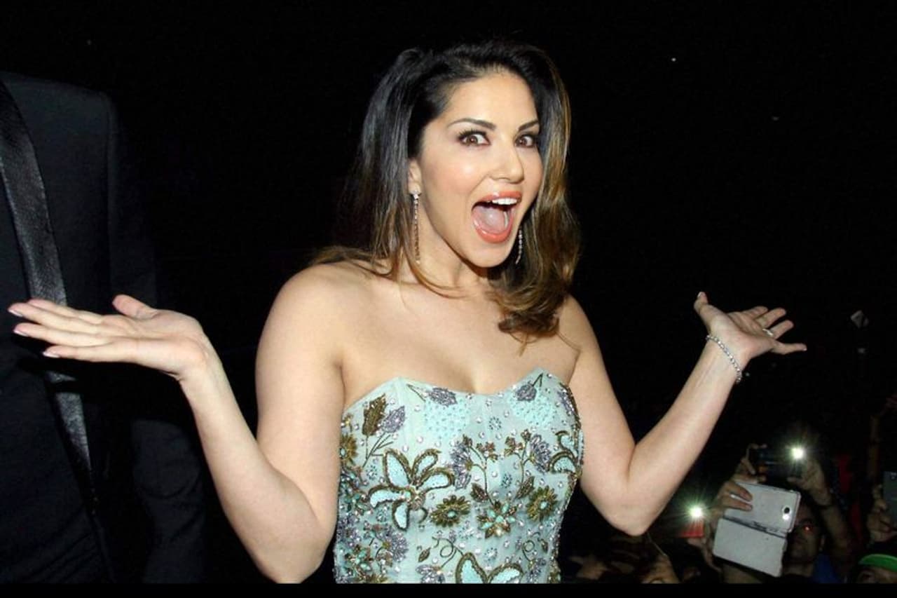 <p>ನಟಿ ಸನ್ನಿ ಲಿಯೋನ್ ಟ್ವಿಟ್ಟರ್ ನಲ್ಲಿ ಫೋಟೋ ಶೇರ್ ಮಾಡಿ ಪ್ರತಿಯೊಬ್ಬರೂ ಅದನ್ನು ಸಾಧ್ಯವಾದಷ್ಟು ವ್ಯಾಪಕವಾಗಿ ಶೇರ್ ಮಾಡಿಕೊಳ್ಳಬೇಕೆಂದು ಹೇಳಿದ್ದಾರೆ.</p> <p>ನಟಿ ಸನ್ನಿ ಲಿಯೋನ್ ಟ್ವಿಟ್ಟರ್ ನಲ್ಲಿ ಫೋಟೋ ಶೇರ್ ಮಾಡಿ ಪ್ರತಿಯೊಬ್ಬರೂ ಅದನ್ನು ಸಾಧ್ಯವಾದಷ್ಟು ವ್ಯಾಪಕವಾಗಿ ಶೇರ್ ಮಾಡಿಕೊಳ್ಳಬೇಕೆಂದು ಹೇಳಿದ್ದಾರೆ.</p>