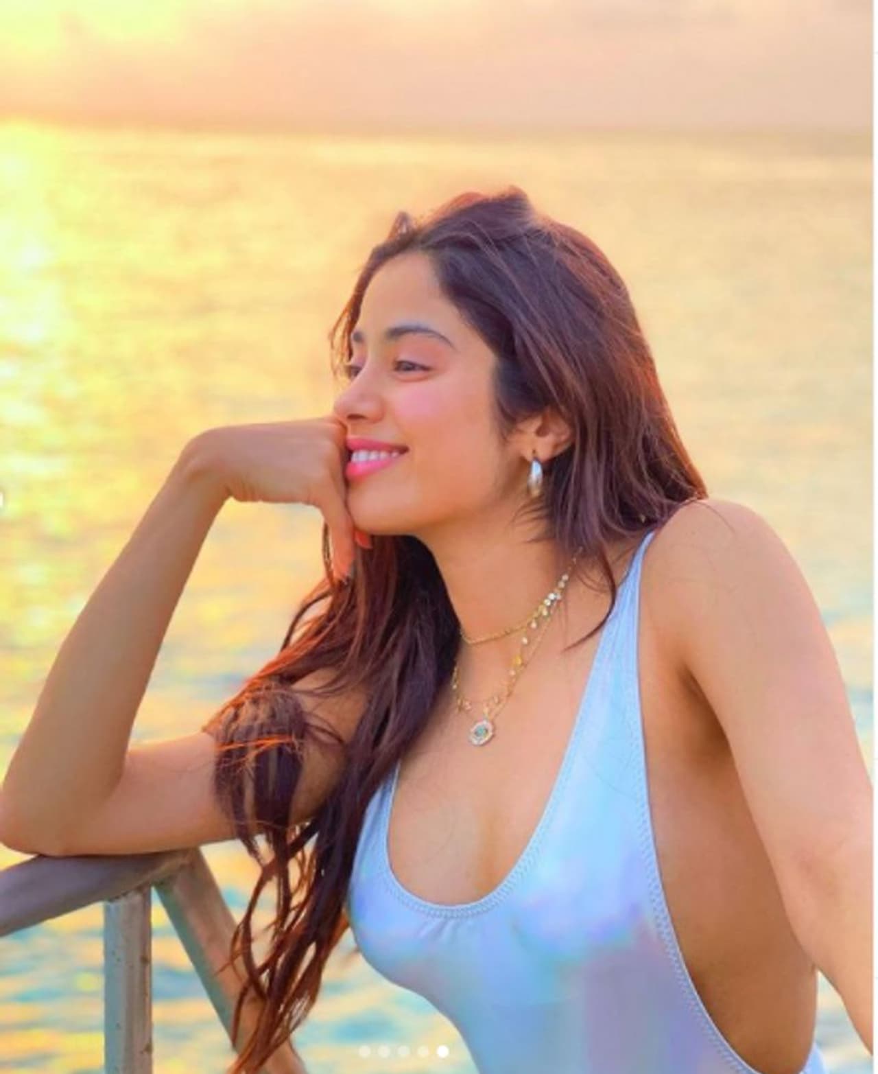 <p>ಜಾಹ್ನವಿ ಕಪೂರ್ ತನ್ನ ಮಾಲ್ಡೀವ್ಸ್ ರಜಾದಿನದಿಂದ ಹಾಟ್ ಫೋಟೋ ಶೇರ್ ಮಾಡುತ್ತಿದ್ದಾರೆ.</p>