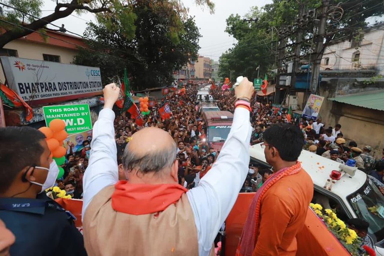 <p>ಮಧ್ಯಗ್ರಾಮ್ ನಲ್ಲಿ ಹಮ್ಮಿಕೊಂಡಿದ್ದ ಅಮಿತ್ ಶಾ ರೋಡ್ ಶೋಗೆ ಅದ್ಭುತ ಪ್ರತಿಕ್ರಿಯೆ ವ್ಯಕ್ತವಾಗಿತ್ತು.&nbsp;</p>