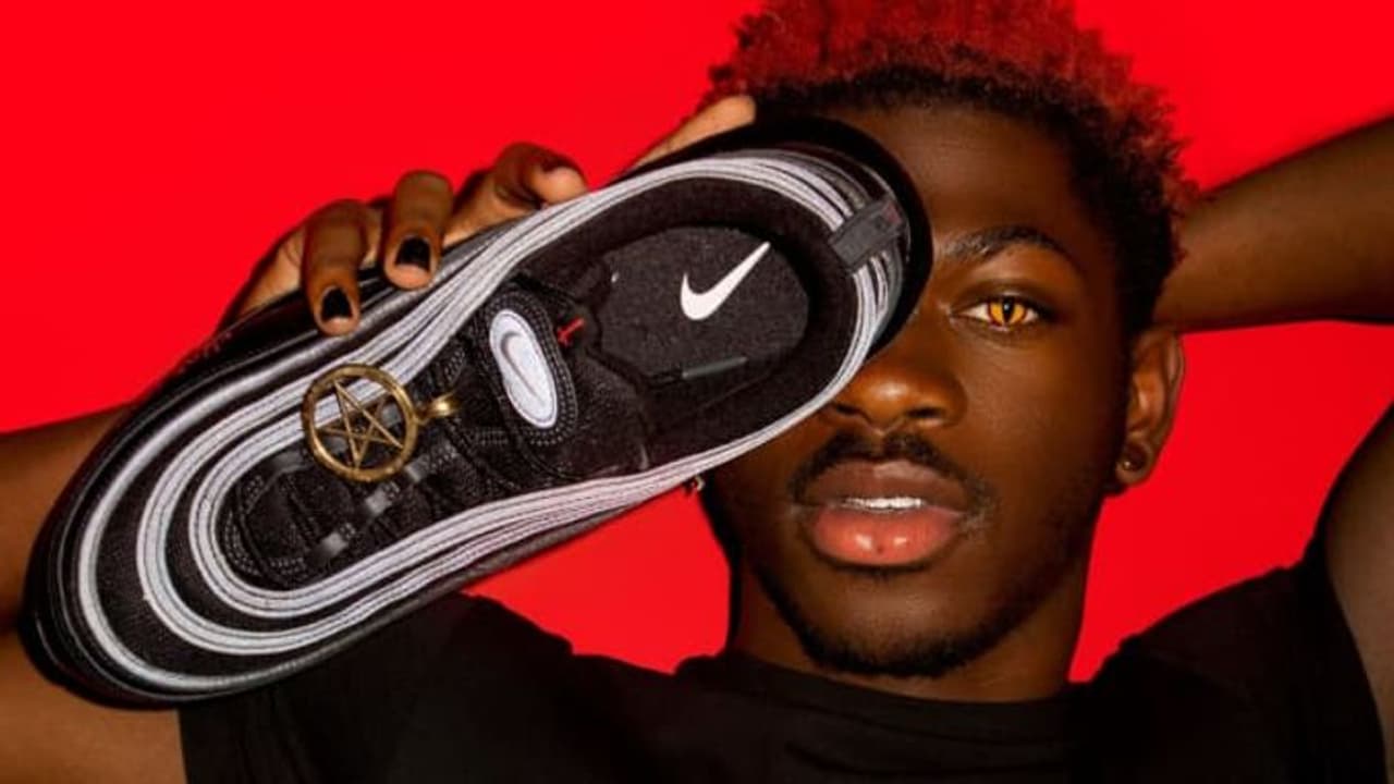 <p>శుక్రవారం విడుదల చేసిన ఒక ఇమెయిల్లో డెవిల్స్ షూస్ లేదా ఇంతకుముందు లాంచ్ చేసిన జీసస్ షూస్ను కొనుగోలు చేసిన వినియోగదారులకు రిటైల్ ధరతో పాటు షిప్పింగ్ చార్జీలను తిరిగి చెల్లించాలని కంపెనీ వెల్లడించింది. <br /> </p> <p>శుక్రవారం విడుదల చేసిన ఒక ఇమెయిల్లో డెవిల్స్ షూస్ లేదా ఇంతకుముందు లాంచ్ చేసిన జీసస్ షూస్ను కొనుగోలు చేసిన వినియోగదారులకు రిటైల్ ధరతో పాటు షిప్పింగ్ చార్జీలను తిరిగి చెల్లించాలని కంపెనీ వెల్లడించింది. <br /> </p>