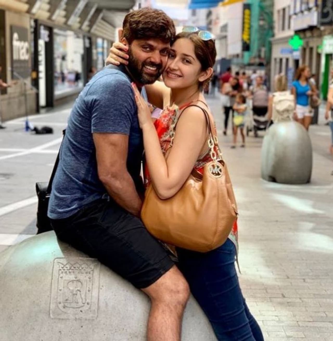 <p>ಕಾಲಿವುಡ್ ಚೆಲುವೆ ಸಯೇಷಾ ಸ್ಯಾಂಡಲ್‌ವುಡ್‌ನಲ್ಲಿ ಯುವರತ್ನನ ಜೊತೆ ಮಿಂಚುತ್ತಿದ್ದಾರೆ.</p>