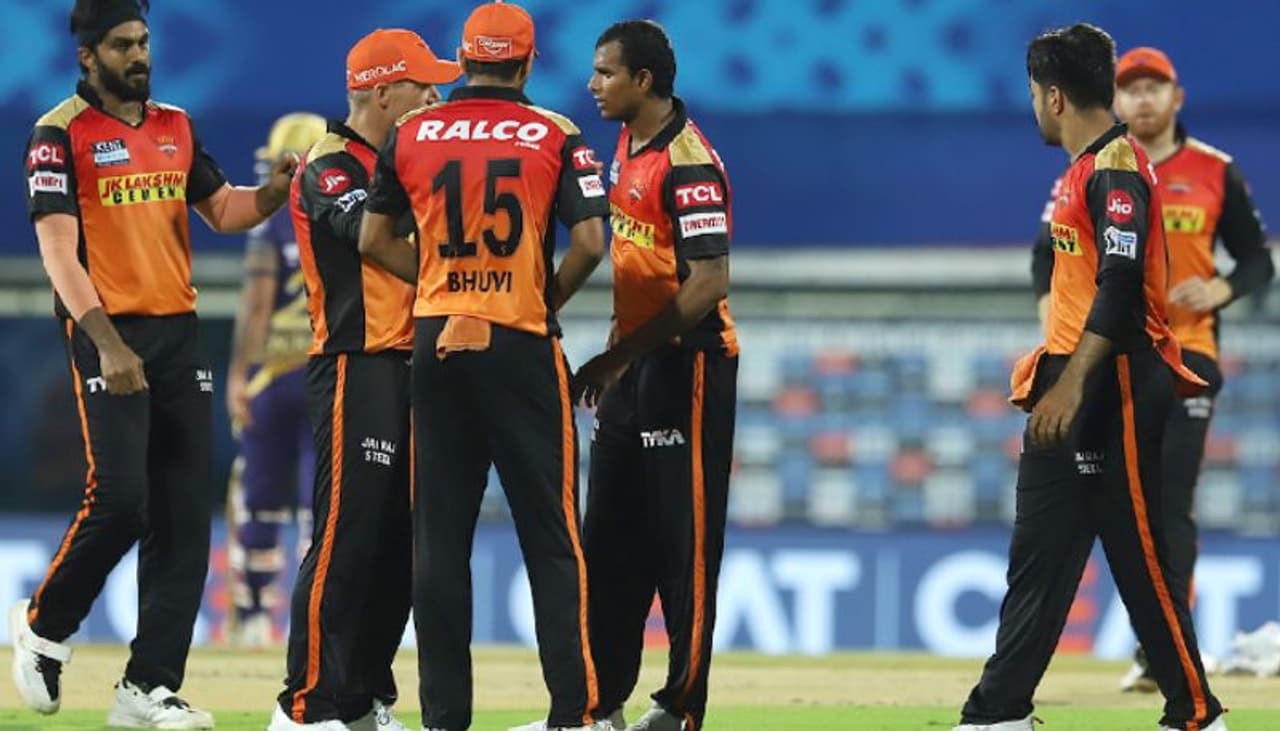 <p>ஐபிஎல் 14வது சீசனின் இன்றைய போட்டியில் சன்ரைசர்ஸ் ஹைதராபாத் மற்றும் ஆர்சிபி அணிகள் மோதுகின்றன. ஆர்சிபி அணி மும்பைக்கு எதிரான முதல் போட்டியில் வெற்றி பெற்று வெற்றியுடன் இந்த சீசனை தொடங்கிய நிலையில், சன்ரைசர்ஸ் அணி முதல் போட்டியில் கேகேஆரிடம் தோற்றது.<br />&nbsp;</p>