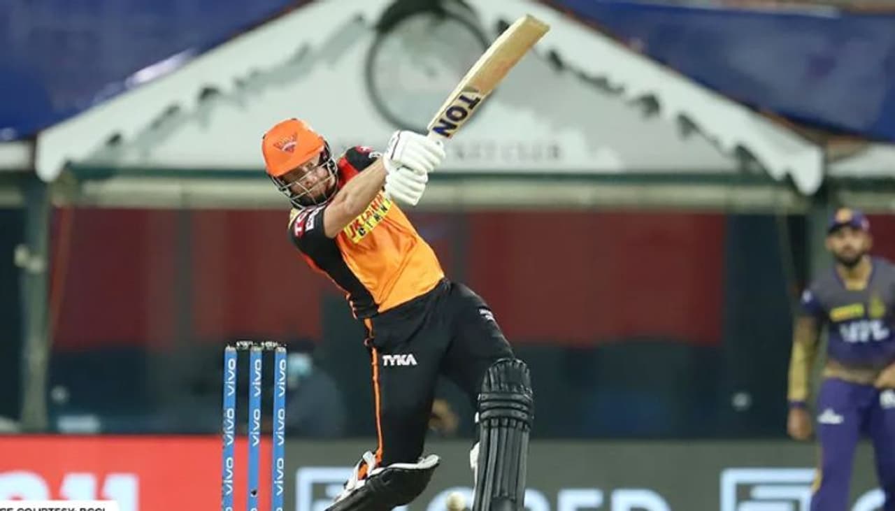 <p>మ్యాచ్ ముగిసిన అనంతరం సన్రైజర్స్ హైదరాబాద్ కెప్టెన్ డేవిడ్ వార్నర్కి కూడా ఇదే ప్రశ్న ఎదురైంది. సీజన్ ఆరంభంలో ఓ అద్భుత హాఫ్ సెంచరీ చేసిన మనీశ్ పాండేని ఎందుకు పక్కనబెట్టారనే ప్రశ్నకు వార్నర్ చెప్పిన సమాధానం అందర్నీ ఆశ్చర్యపోయేలా చేసింది.</p> <p>మ్యాచ్ ముగిసిన అనంతరం సన్రైజర్స్ హైదరాబాద్ కెప్టెన్ డేవిడ్ వార్నర్కి కూడా ఇదే ప్రశ్న ఎదురైంది. సీజన్ ఆరంభంలో ఓ అద్భుత హాఫ్ సెంచరీ చేసిన మనీశ్ పాండేని ఎందుకు పక్కనబెట్టారనే ప్రశ్నకు వార్నర్ చెప్పిన సమాధానం అందర్నీ ఆశ్చర్యపోయేలా చేసింది.</p>