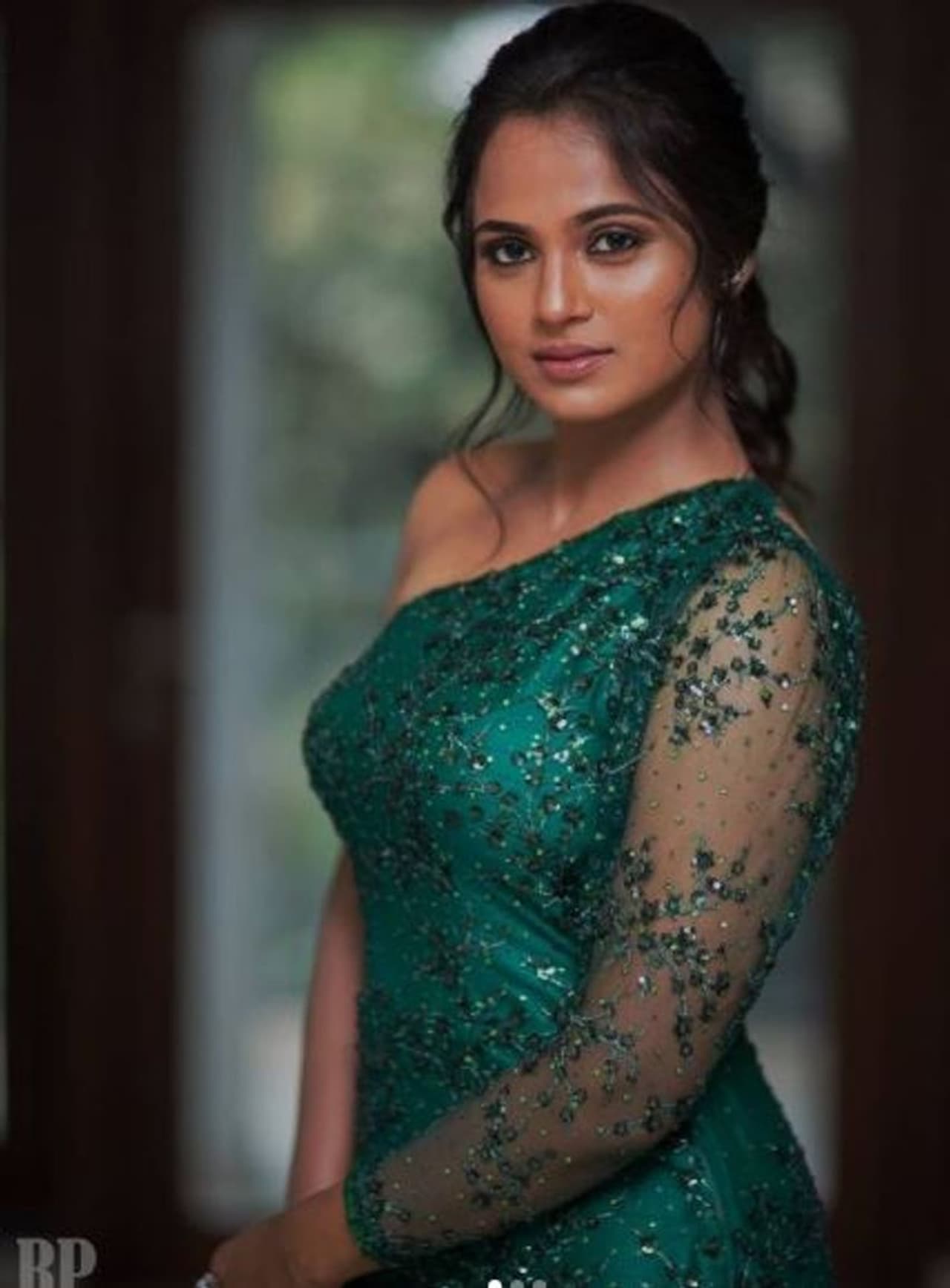 <p>பிக்பாஸ் நிகழ்ச்சியில் இருந்து வெளியேறிய பின்னர் பட வாய்ப்புக்காக விதவிதமாக போட்டோ ஷூட் நடத்தும் ரம்யா </p> <p>பிக்பாஸ் நிகழ்ச்சியில் இருந்து வெளியேறிய பின்னர் பட வாய்ப்புக்காக விதவிதமாக போட்டோ ஷூட் நடத்தும் ரம்யா </p>