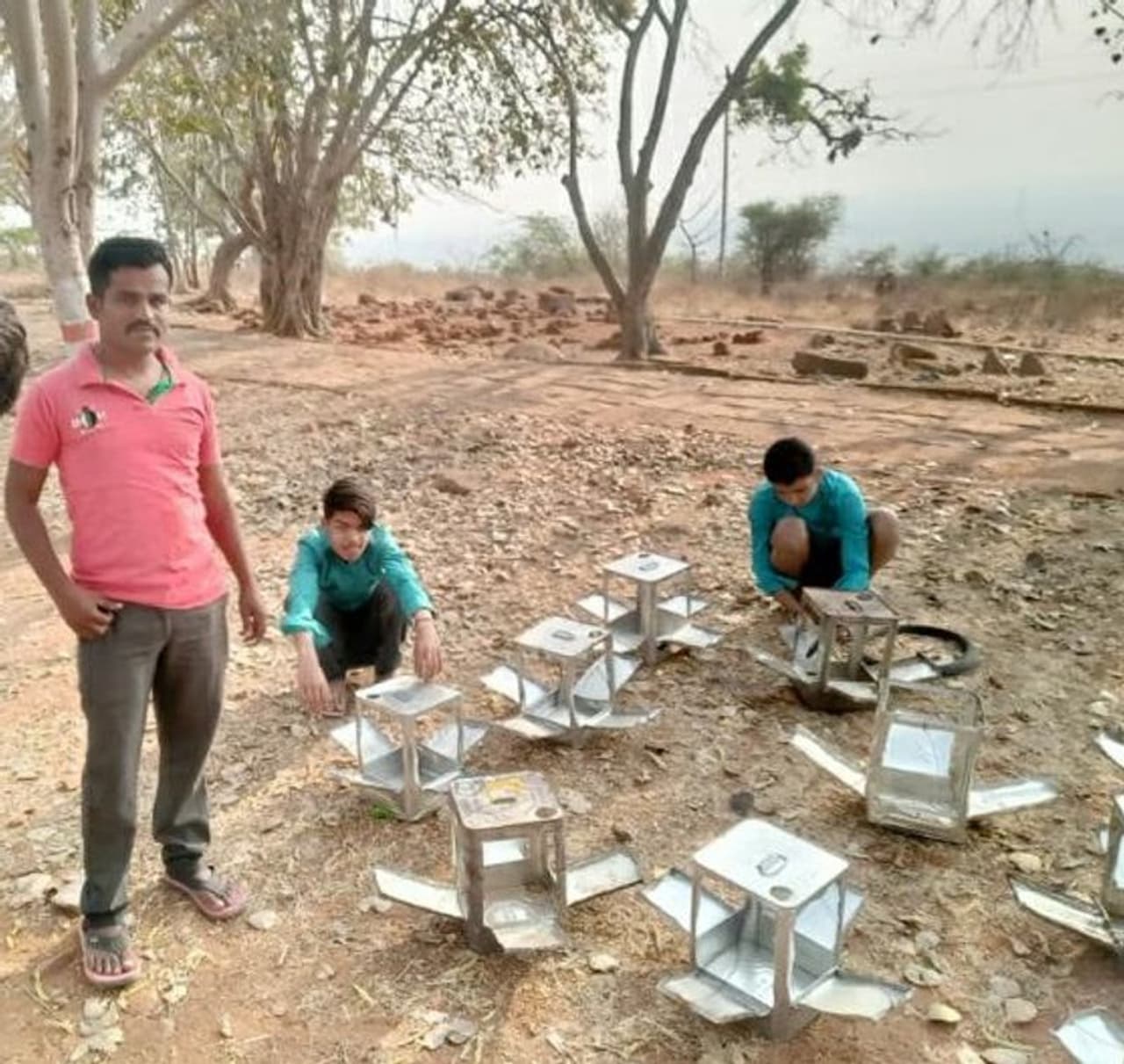 <p>ಕೊಪ್ಪಳ ಜಿಲ್ಲೆಯ ಕುಷ್ಟಗಿ ತಾಲೂಕಿನ ಹನುಮಸಾಗರ ಗ್ರಾಮದ ಯುವಕರು&nbsp;</p>