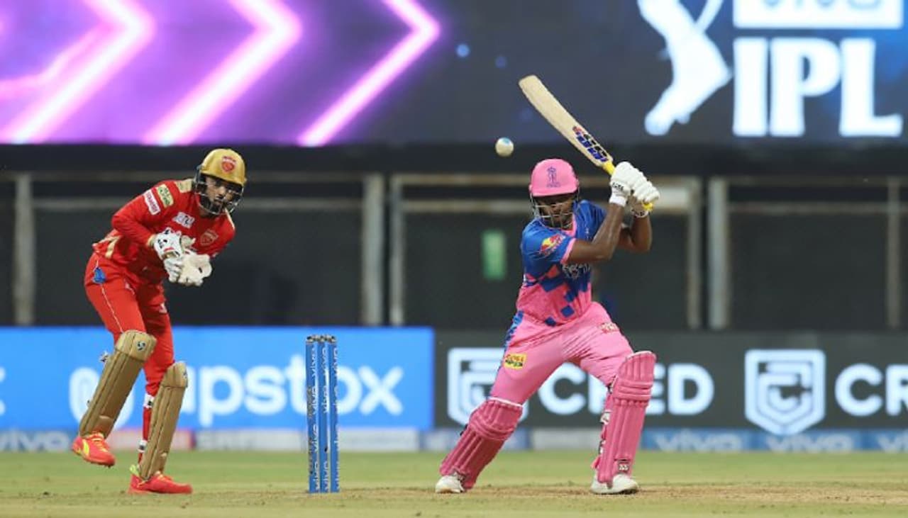 <p>కెప్టెన్గా ఆడిన మొదటి మ్యాచ్లోనే అద్భుత సెంచరీతో చెలరేగిన సంజూ శాంసన్, రాజస్థాన్ రాయల్స్ను విజయం దాకా తీసుకొచ్చాడు. అయితే ఆఖరి బంతికి సిక్సర్ కావాల్సిన దశలో అవుట్ కావడంతో మ్యాచ్లో విజయం దక్కలేదు. </p> <p>కెప్టెన్గా ఆడిన మొదటి మ్యాచ్లోనే అద్భుత సెంచరీతో చెలరేగిన సంజూ శాంసన్, రాజస్థాన్ రాయల్స్ను విజయం దాకా తీసుకొచ్చాడు. అయితే ఆఖరి బంతికి సిక్సర్ కావాల్సిన దశలో అవుట్ కావడంతో మ్యాచ్లో విజయం దక్కలేదు. </p>