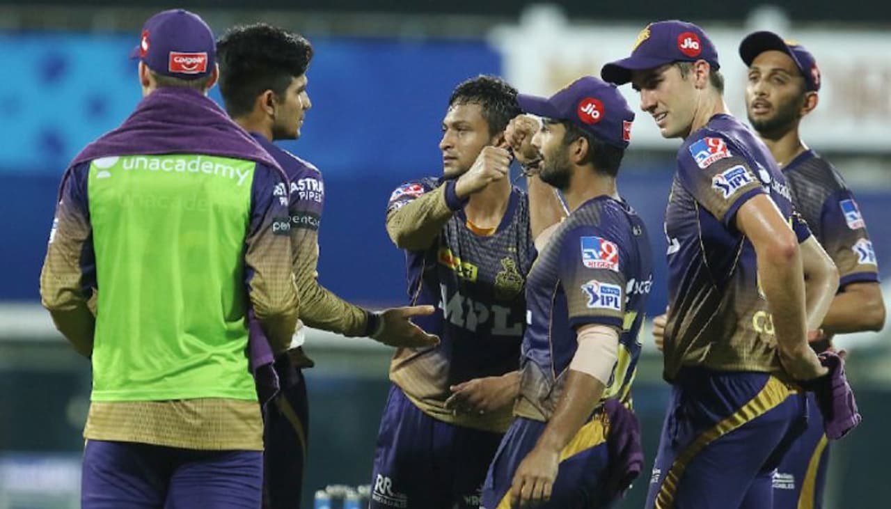 <p>వరుణ్ చక్రవర్తి, సందీప్ వారియర్లతో ఆసీస్ స్టార్ పేసర్ ప్యాట్ కమ్మిన్స్ కూడా కరోనా బారిన పడినట్టు ప్రచారం జరిగింది. అయితే కొద్దిగా అనారోగ్యానికి గురైన ప్యాట్ కమ్మిన్స్కి కరోనా టెస్టు నిర్వహించగా నెగిటివ్ వచ్చింది.</p> <p>వరుణ్ చక్రవర్తి, సందీప్ వారియర్లతో ఆసీస్ స్టార్ పేసర్ ప్యాట్ కమ్మిన్స్ కూడా కరోనా బారిన పడినట్టు ప్రచారం జరిగింది. అయితే కొద్దిగా అనారోగ్యానికి గురైన ప్యాట్ కమ్మిన్స్కి కరోనా టెస్టు నిర్వహించగా నెగిటివ్ వచ్చింది.</p>