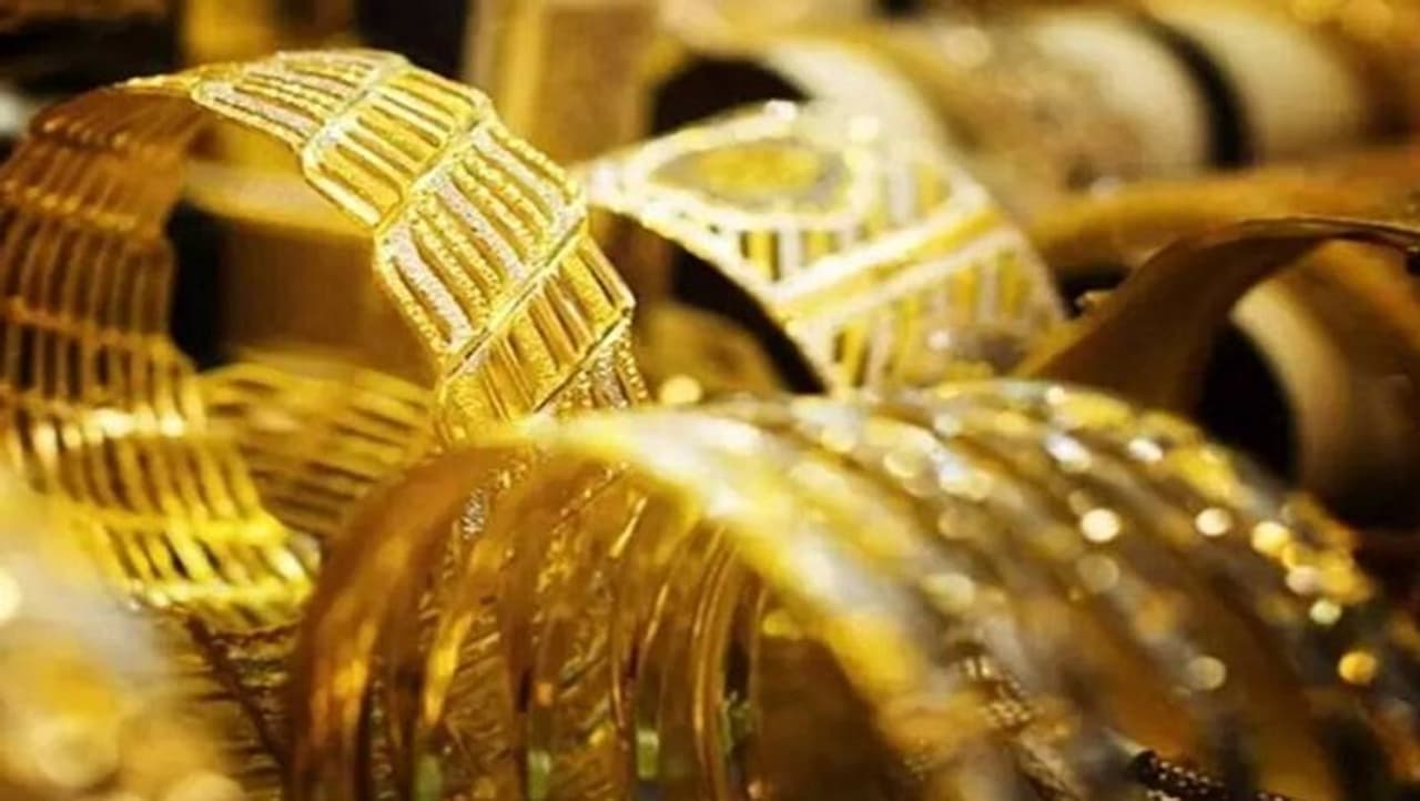 <p>ದೇಶ, ರಾಜ್ಯಾದ್ಯಂತ ಆವರಿಸಿರುವ ಕೊರೋನಾ ಅಲೆ ಜನ ಸಾಮಾನ್ಯರನ್ನು ಕಂಗಾಲುಗೊಳಿಸಿದೆ.</p> <p>ದೇಶ, ರಾಜ್ಯಾದ್ಯಂತ ಆವರಿಸಿರುವ ಕೊರೋನಾ ಅಲೆ ಜನ ಸಾಮಾನ್ಯರನ್ನು ಕಂಗಾಲುಗೊಳಿಸಿದೆ.</p>