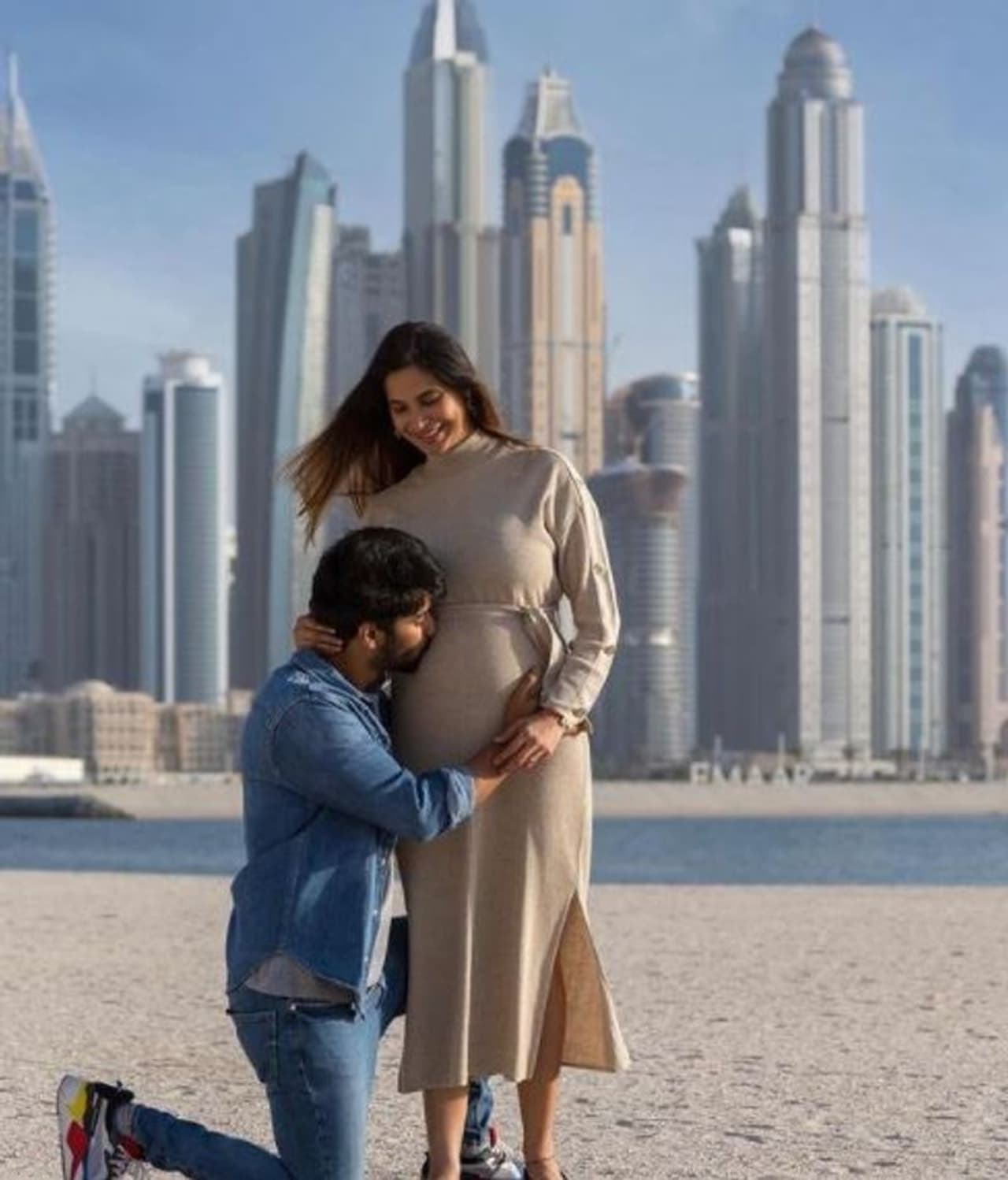 <p>மனைவி கர்ப்பமாக இருப்பதை அறிந்தபோது மஹத் வெளியிட்ட புகைப்படம்&nbsp;</p>