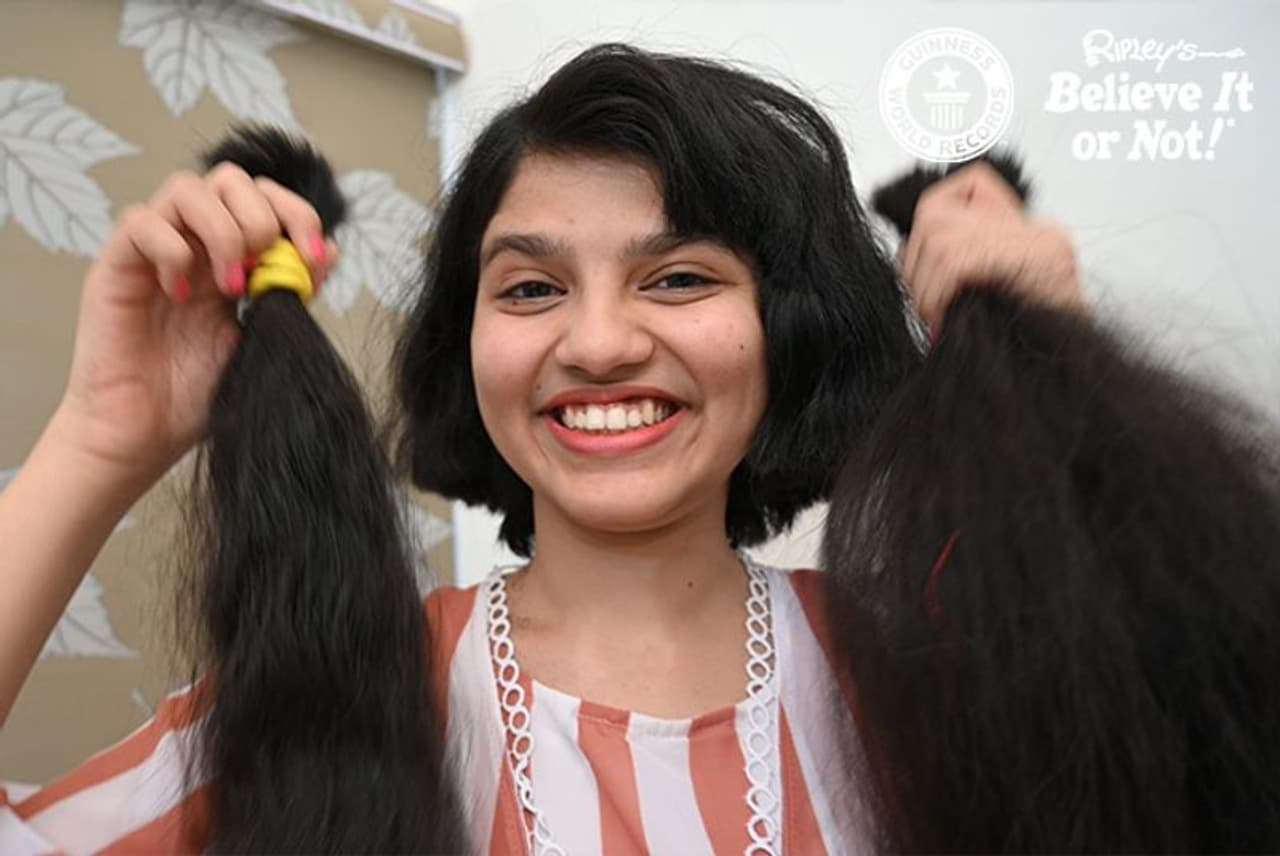 <p>ഇപ്പോഴിതാ, 12 വർഷങ്ങൾ ശേഷം മുടി മുറിച്ചിരിക്കുകയാണ് നിലാൻഷി. അഞ്ചടി ഏഴ് ഇഞ്ച് നീളം മുടിയ്ക്ക് ഉണ്ടായിരുന്നു.&nbsp;</p>