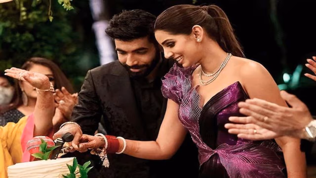 <p>ಮದುವೆಯಾದ 1 ತಿಂಗಳು ಪೂರ್ಣಗೊಂಡ ಸಂಜನಾ ಗಣೇಶನ್ ಇನ್ಸ್ಟಾಗ್ರಾಮ್ ಖಾತೆಯಲ್ಲಿ ಫೋಟೋವನ್ನು ಹಂಚಿಕೊಂಡಿದ್ದಾರೆ. ಇದರಲ್ಲಿ ಕೇಕ್ ಕಟ್ ಮಾಡುವುದು ಕಂಡು ಬರುತ್ತದೆ.</p> <p>ಮದುವೆಯಾದ 1 ತಿಂಗಳು ಪೂರ್ಣಗೊಂಡ ಸಂಜನಾ ಗಣೇಶನ್ ಇನ್ಸ್ಟಾಗ್ರಾಮ್ ಖಾತೆಯಲ್ಲಿ ಫೋಟೋವನ್ನು ಹಂಚಿಕೊಂಡಿದ್ದಾರೆ. ಇದರಲ್ಲಿ ಕೇಕ್ ಕಟ್ ಮಾಡುವುದು ಕಂಡು ಬರುತ್ತದೆ.</p>