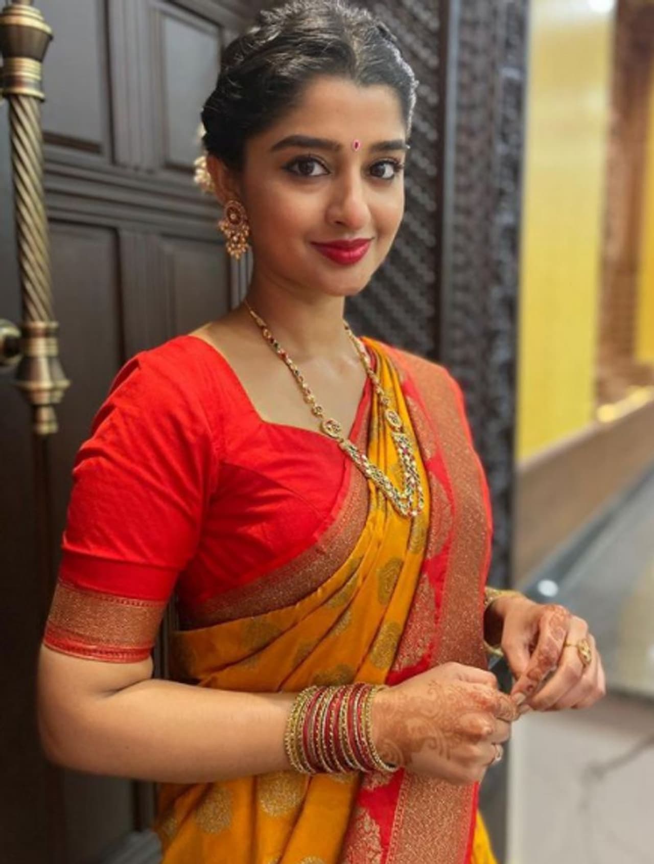 <p>ನಟಿ ಐಶಾನಿ ಶೆಟ್ಟಿಈ ರೀತಿಯ ಪಾತ್ರಗಳಲ್ಲೂ ಕಾಣಿಸಿಕೊಳ್ಳುತ್ತಾರೆಯೇ ಎಂದು ಅಚ್ಚರಿಪಡುವಂತಿದ್ದೆ ಈ ಚಿತ್ರದ ಪೋಸ್ಟರ್‌.</p>