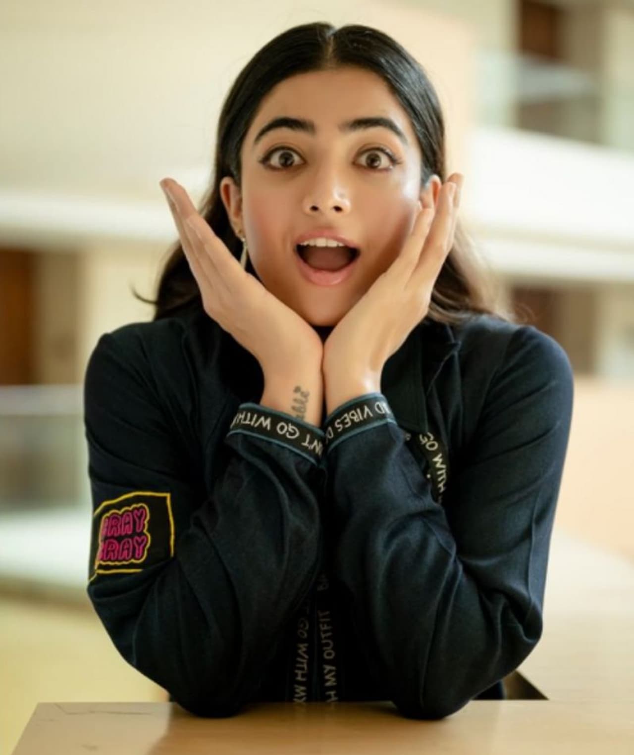 <p>ಬಾಲಿವುಡ್ನಲ್ಲಿ ಮಿಂಚುತ್ತಿರೋ ಬಹುಭಾಷಾ ನಟಿ, ಸೌತ್ ಸುಂದರಿ ರಶ್ಮಿಕಾ ಮಂದಣ್ಣ ಅವರು ಎಕ್ಸ್ಪ್ರೆಷನ್ ಕೊಡೋದ್ರಲ್ಲಿ ಎಕ್ಸ್ಪರ್ಟ್.</p> <p>ಬಾಲಿವುಡ್ನಲ್ಲಿ ಮಿಂಚುತ್ತಿರೋ ಬಹುಭಾಷಾ ನಟಿ, ಸೌತ್ ಸುಂದರಿ ರಶ್ಮಿಕಾ ಮಂದಣ್ಣ ಅವರು ಎಕ್ಸ್ಪ್ರೆಷನ್ ಕೊಡೋದ್ರಲ್ಲಿ ಎಕ್ಸ್ಪರ್ಟ್.</p>