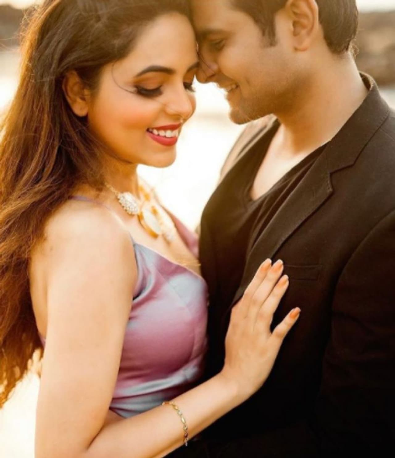 <p>ಕಪಿಲ್ ಶರ್ಮಾ ಶೋ ಖ್ಯಾತಿಯ ಸುಗಂಧ ಮಿಶ್ರಾ ಗೆಳೆಯ ಸಂಕೇತ್ ಭೋಸಲೆ ಅವರೊಂದಿಗೆ ನಿಶ್ಚಿತಾರ್ಥ ಮಾಡಿಕೊಂಡಿದ್ದಾರೆ.</p> <p>ಕಪಿಲ್ ಶರ್ಮಾ ಶೋ ಖ್ಯಾತಿಯ ಸುಗಂಧ ಮಿಶ್ರಾ ಗೆಳೆಯ ಸಂಕೇತ್ ಭೋಸಲೆ ಅವರೊಂದಿಗೆ ನಿಶ್ಚಿತಾರ್ಥ ಮಾಡಿಕೊಂಡಿದ್ದಾರೆ.</p>