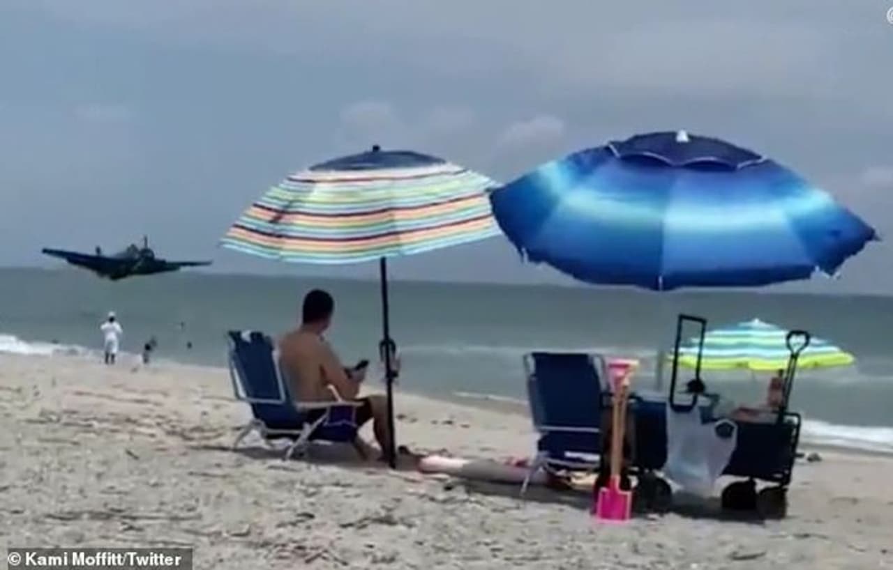 <p>കൊവിഡ് വ്യാപനത്തെ തുടര്ന്നുണ്ടായിരുന്ന ലോക്ഡൌണില് അല്പം ഇളവുകള് വന്നപ്പോള് ബീച്ചില് കുളിക്കാനും വിശ്രമിക്കാനുമായി എത്തിയതായിരുന്നു ഏവരും. </p> <p>കൊവിഡ് വ്യാപനത്തെ തുടര്ന്നുണ്ടായിരുന്ന ലോക്ഡൌണില് അല്പം ഇളവുകള് വന്നപ്പോള് ബീച്ചില് കുളിക്കാനും വിശ്രമിക്കാനുമായി എത്തിയതായിരുന്നു ഏവരും. </p>