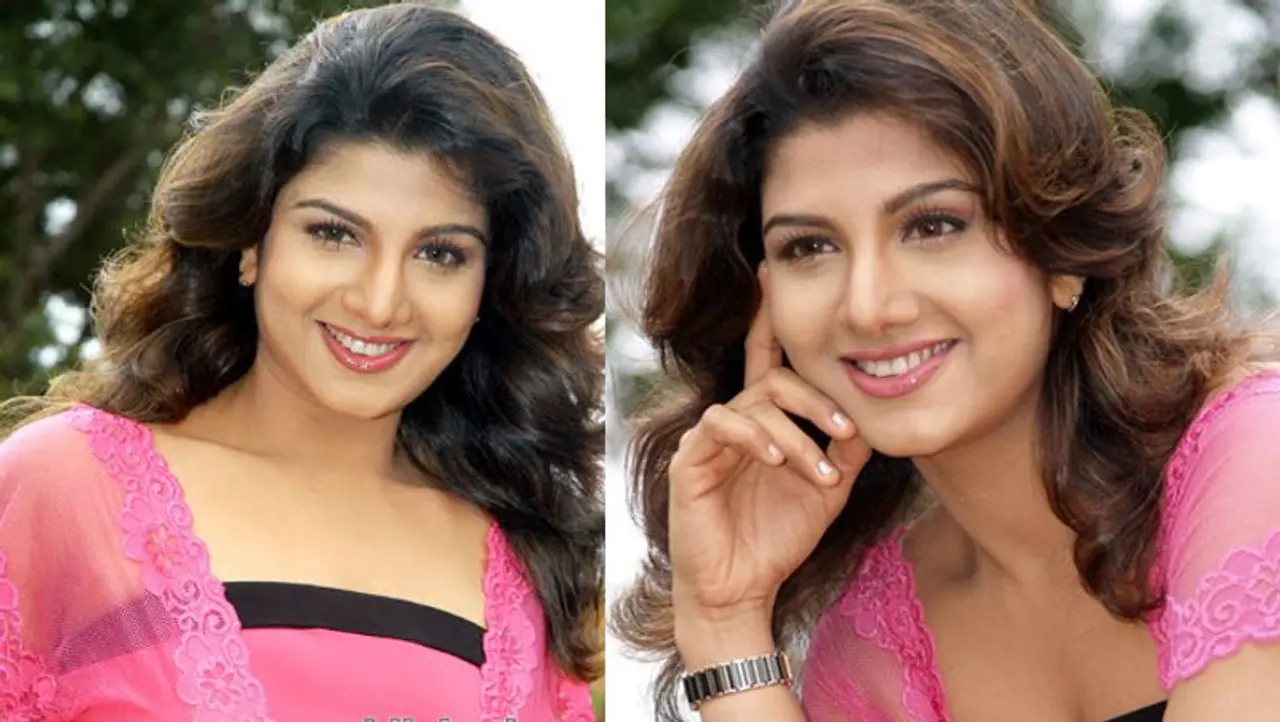 <p>ಚಿಕ್ಕ ವಯಸ್ಸಿನಲ್ಲಿ ಬಣ್ಣದ ಲೋಕಕ್ಕೆ&nbsp;ಪಾದಾರ್ಪಣೆ ಮಾಡಿದ ನಟಿಯರಲ್ಲಿ ರಂಭಾ ಅವರ ಹೆಸರು ಕೂಡ ಒಂದು. ಅವರು 16 ವರ್ಷದವಳಿದ್ದಾಗ, ಮಲಯಾಳಂ ಚಿತ್ರ 'ಸರ್ಗಂ' ಚಿತ್ರದಲ್ಲಿ ನಟಿಸಿದ್ದರು.</p>