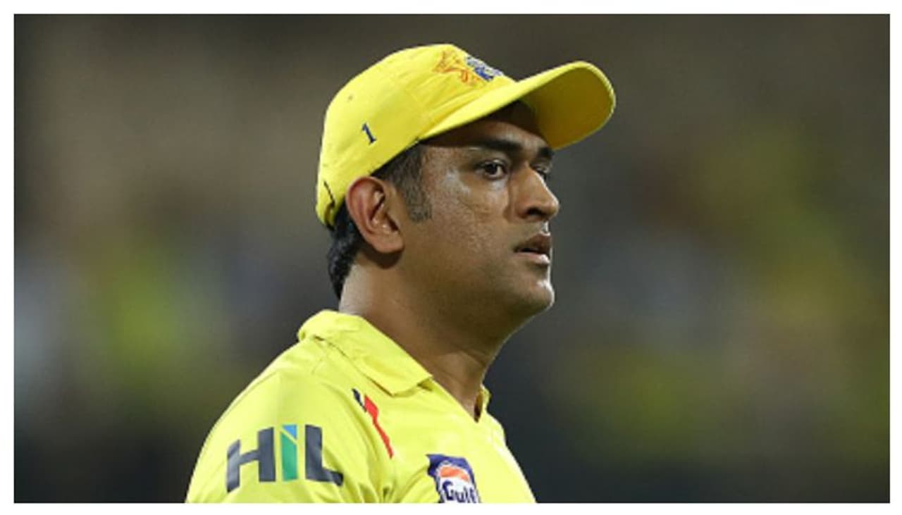 <p>ఐపీఎల్ 2021 సీజన్లో చెన్నై సూపర్ కింగ్స్కి కెప్టెన్గా వ్యవహారించడం ద్వారా ఏటా రూ.15 కోట్ల పారితోషికం అందుతోంది. ఈ మొత్తాన్ని భారత ప్రభుత్వానికి విరాళంగా ఇస్తున్నట్టు ఓ వార్త ప్రచారంలో ఉంది.</p> <p>ఐపీఎల్ 2021 సీజన్లో చెన్నై సూపర్ కింగ్స్కి కెప్టెన్గా వ్యవహారించడం ద్వారా ఏటా రూ.15 కోట్ల పారితోషికం అందుతోంది. ఈ మొత్తాన్ని భారత ప్రభుత్వానికి విరాళంగా ఇస్తున్నట్టు ఓ వార్త ప్రచారంలో ఉంది.</p>