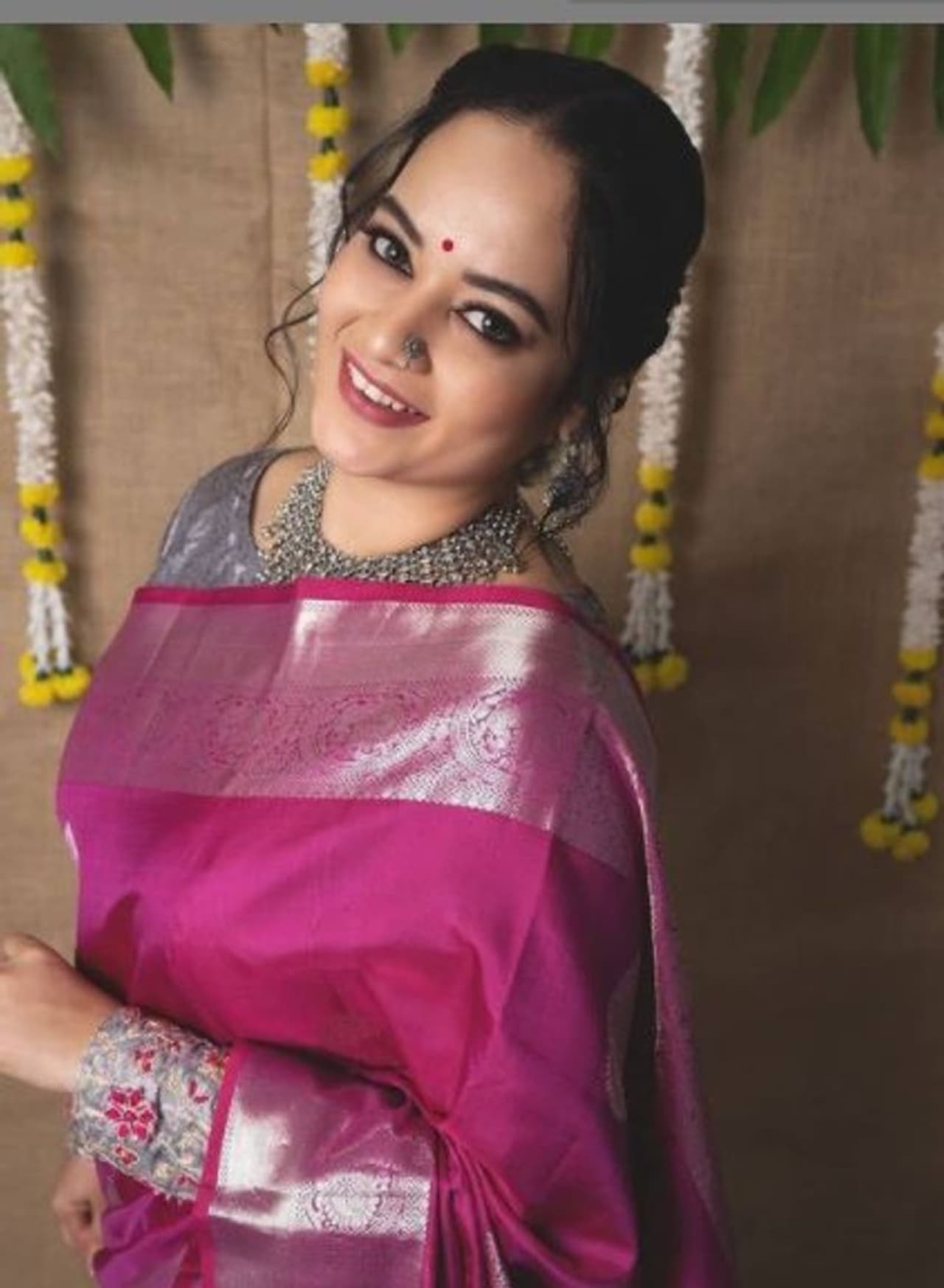 <p>புன்னகை பூவே... </p> <p>புன்னகை பூவே... </p>