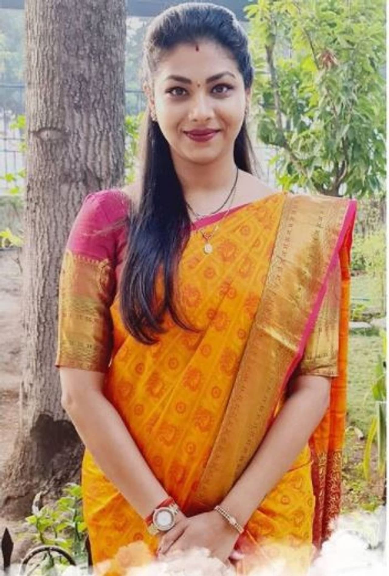 <p>ಬಿಸಿ ಪಾಟೀಲ್ ಪುತ್ರಿ ಸೃಷ್ಟಿ ಕನ್ನಡ ಚಿತ್ರರಂಗದಲ್ಲಿ ಹಾಗೂ ರಾಜಕೀಯ ಕ್ಷೇತ್ರದಲ್ಲಿ ತಮ್ಮನ್ನು ತೊಡಗಿಸಿಕೊಂಡಿದ್ದಾರೆ.</p> <p>ಬಿಸಿ ಪಾಟೀಲ್ ಪುತ್ರಿ ಸೃಷ್ಟಿ ಕನ್ನಡ ಚಿತ್ರರಂಗದಲ್ಲಿ ಹಾಗೂ ರಾಜಕೀಯ ಕ್ಷೇತ್ರದಲ್ಲಿ ತಮ್ಮನ್ನು ತೊಡಗಿಸಿಕೊಂಡಿದ್ದಾರೆ.</p>