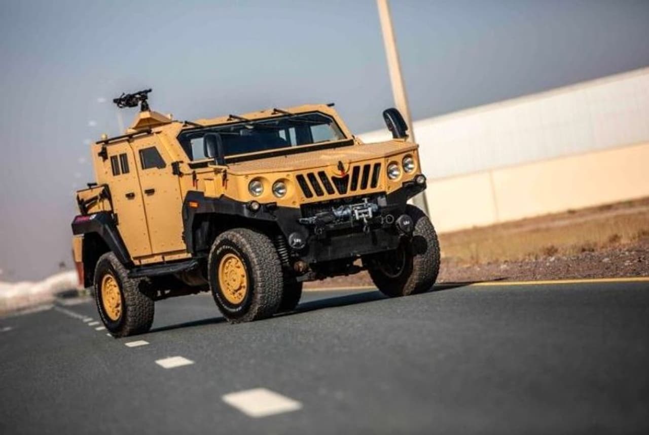 <p>1056 కోట్ల రూపాయల ఒప్పందం ప్రకారం మహీంద్రా డిఫెన్స్ నుంచి 1300 లైట్ స్పెషలిస్ట్ వాహనాలను ప్రభుత్వం కొనుగోలు చేయనుంది, వీటిని రాబోయే నాలుగేళ్లలో సైన్యానికి అందించాల్సి ఉంటుంది. ఆర్మీలోకి ఎల్ఎస్విని చేర్చిన తరువాత భారత సైన్యం చైనా హమ్మర్ ఆర్మర్డ్ వాహనాలతో పోటీ పడగలదు. మహీంద్రా లైట్ స్పెషలిస్ట్ వాహనాల ఫీచర్స్ గురించి తెలుసుకోండి...</p> <p>1056 కోట్ల రూపాయల ఒప్పందం ప్రకారం మహీంద్రా డిఫెన్స్ నుంచి 1300 లైట్ స్పెషలిస్ట్ వాహనాలను ప్రభుత్వం కొనుగోలు చేయనుంది, వీటిని రాబోయే నాలుగేళ్లలో సైన్యానికి అందించాల్సి ఉంటుంది. ఆర్మీలోకి ఎల్ఎస్విని చేర్చిన తరువాత భారత సైన్యం చైనా హమ్మర్ ఆర్మర్డ్ వాహనాలతో పోటీ పడగలదు. మహీంద్రా లైట్ స్పెషలిస్ట్ వాహనాల ఫీచర్స్ గురించి తెలుసుకోండి...</p>