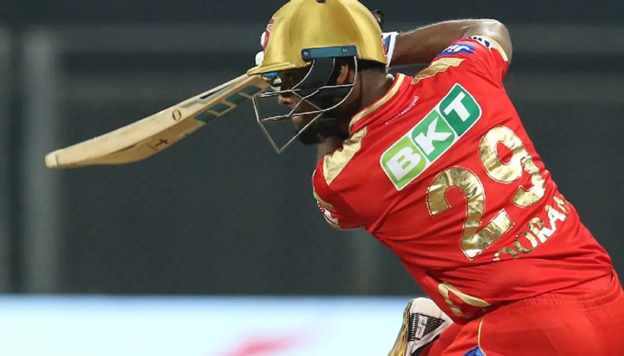 <p>ఐపీఎల్ 2021 సీజన్లో 29 మ్యాచులు ముగిసిన తర్వాత కరోనా తాకిడి అలజడి క్రియేట్ చేసింది. కేకేఆర్ ప్లేయర్లు వరుణ్ చక్రవర్తి, సందీప్ వారియర్ పాజిటివ్గా తేలడంతో ఓ మ్యాచ్ వాయిదా పడింది.</p> <p>ఐపీఎల్ 2021 సీజన్లో 29 మ్యాచులు ముగిసిన తర్వాత కరోనా తాకిడి అలజడి క్రియేట్ చేసింది. కేకేఆర్ ప్లేయర్లు వరుణ్ చక్రవర్తి, సందీప్ వారియర్ పాజిటివ్గా తేలడంతో ఓ మ్యాచ్ వాయిదా పడింది.</p>