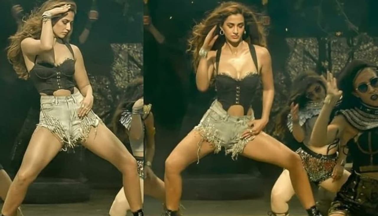 <p>Bollywood actress Disha Patani is all set to woo her fans with her oomph factor in the song SeetiMaar. Just days after, Disha increases the temperature even more with her dazzling and classy looks in the Radhe Title Track. </p> <p>Bollywood actress Disha Patani is all set to woo her fans with her oomph factor in the song SeetiMaar. Just days after, Disha increases the temperature even more with her dazzling and classy looks in the Radhe Title Track. </p>