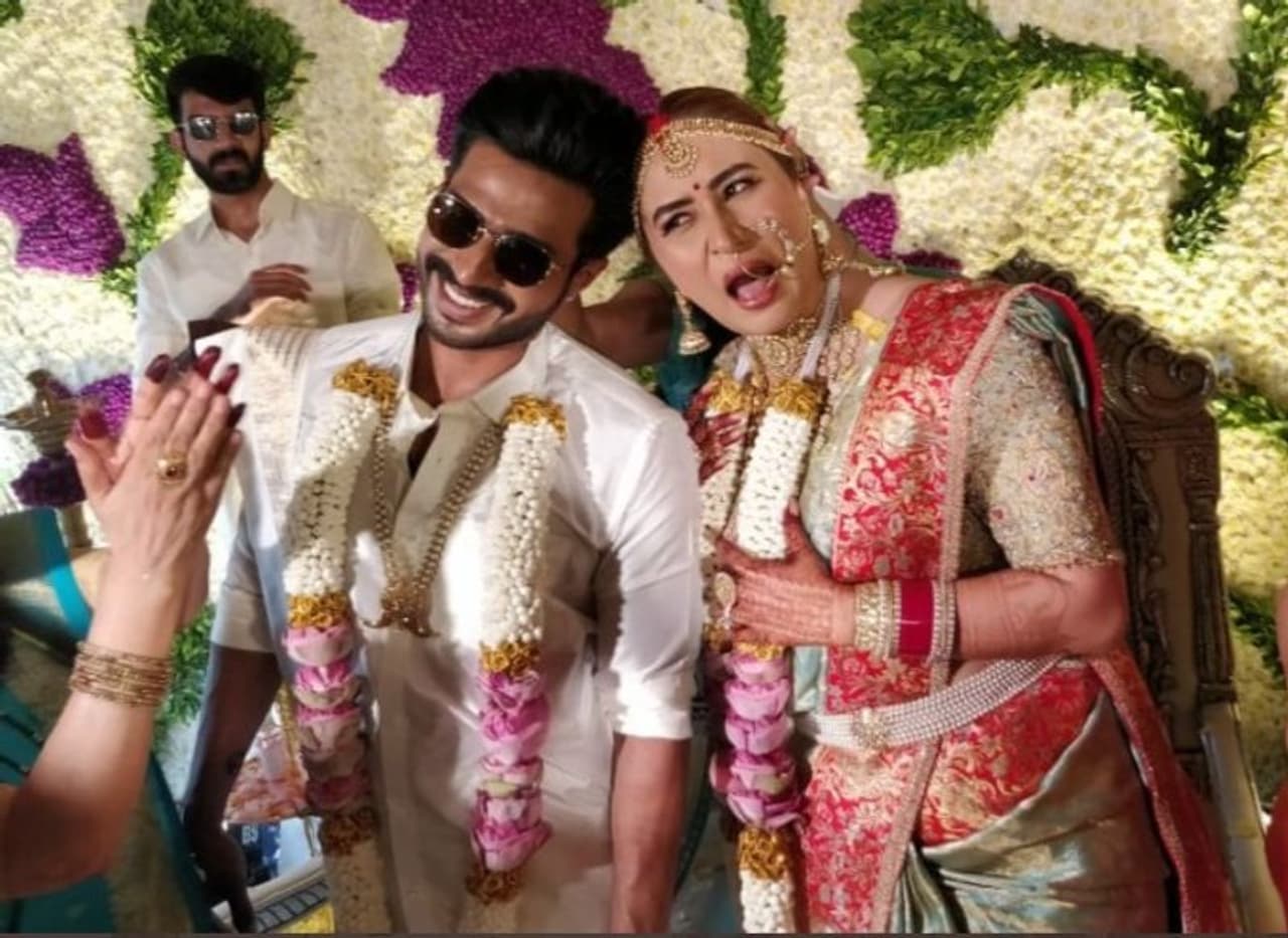 <p>கடந்த 2018ம் ஆண்டு காதல் மனைவி ரஜினி நட்ராஜை விவாகரத்து செய்த பின் விஷ்ணு விஷால், பேட்மிண்ட்டன் வீராங்கனையான ஜூவாலா கட்டாவை காதலிப்பதாக கூறப்பட்ட நிலையில், முதலில் காதலிப்பதை மறுத்தாலும், பின்னர் காதலை ஒப்புக்கொண்டனர்.</p> <p>கடந்த 2018ம் ஆண்டு காதல் மனைவி ரஜினி நட்ராஜை விவாகரத்து செய்த பின் விஷ்ணு விஷால், பேட்மிண்ட்டன் வீராங்கனையான ஜூவாலா கட்டாவை காதலிப்பதாக கூறப்பட்ட நிலையில், முதலில் காதலிப்பதை மறுத்தாலும், பின்னர் காதலை ஒப்புக்கொண்டனர்.</p>