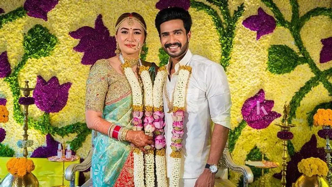 <p>ಬ್ಯಾಡ್ಮಿಂಟನ್ ತಾರೆ ಜ್ವಾಲಾ ಗುಟ್ಟಾ ತಮಿಳು ನಟ ವಿಷ್ಣು ವಿಶಾಲ್ ಜೊತೆ ತಮ್ಮ ಜೀವನದ ಎರಡನೇ ಇನ್ನಿಂಗ್ಸ್ ಆರಂಭಿಸಿದ್ದಾರೆ.</p> <p>ಬ್ಯಾಡ್ಮಿಂಟನ್ ತಾರೆ ಜ್ವಾಲಾ ಗುಟ್ಟಾ ತಮಿಳು ನಟ ವಿಷ್ಣು ವಿಶಾಲ್ ಜೊತೆ ತಮ್ಮ ಜೀವನದ ಎರಡನೇ ಇನ್ನಿಂಗ್ಸ್ ಆರಂಭಿಸಿದ್ದಾರೆ.</p>