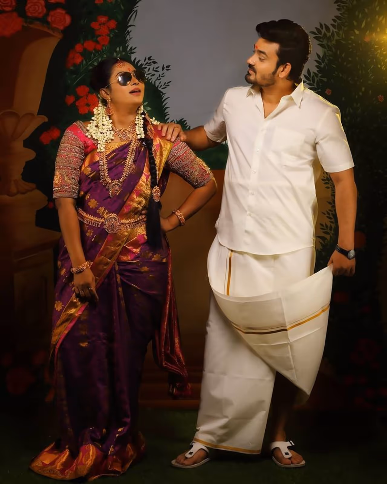 <p>‘வம்சம்' படத்தின் மூலம் காமெடி நடிகையாக அறிமுகமானவர்<br />நடிகை நந்தினி. இந்த படத்தை தொடர்ந்து, 'கேடி பில்லா கில்லாடி<br />ரங்கா' , போன்ற சில தமிழ் படங்களில் நடித்தாலும் இவரால் காமெடி நடிகையாக ஜொலிக்க முடியவில்லை.இதனால் வெள்ளித்திரையில் இருந்து விலகி, சின்னத்திரையில் காலடி எடுத்து வைத்தார்.</p> <p>‘வம்சம்' படத்தின் மூலம் காமெடி நடிகையாக அறிமுகமானவர்<br />நடிகை நந்தினி. இந்த படத்தை தொடர்ந்து, 'கேடி பில்லா கில்லாடி<br />ரங்கா' , போன்ற சில தமிழ் படங்களில் நடித்தாலும் இவரால் காமெடி நடிகையாக ஜொலிக்க முடியவில்லை.இதனால் வெள்ளித்திரையில் இருந்து விலகி, சின்னத்திரையில் காலடி எடுத்து வைத்தார்.</p>