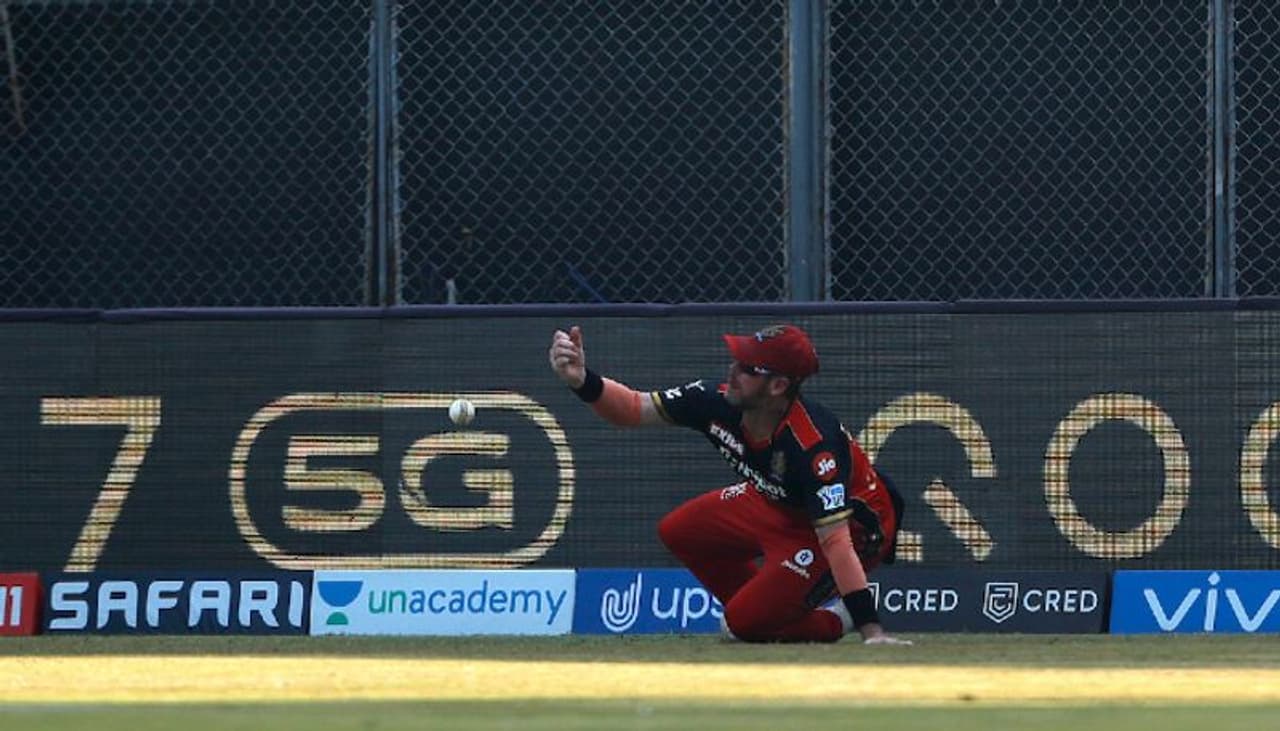 <p>రాయల్ ఛాలెంజర్స్ బెంగళూరు, ఐపీఎల్ 2021 వేలంలో ఆసీస్ సీనియర్ ప్లేయర్ 37 ఏళ్ల డానియల్ క్రిస్టియన్ను రూ.4 కోట్ల 80 లక్షల భారీ మొత్తానికి కొనుగోలు చేసింది.</p> <p>రాయల్ ఛాలెంజర్స్ బెంగళూరు, ఐపీఎల్ 2021 వేలంలో ఆసీస్ సీనియర్ ప్లేయర్ 37 ఏళ్ల డానియల్ క్రిస్టియన్ను రూ.4 కోట్ల 80 లక్షల భారీ మొత్తానికి కొనుగోలు చేసింది.</p>