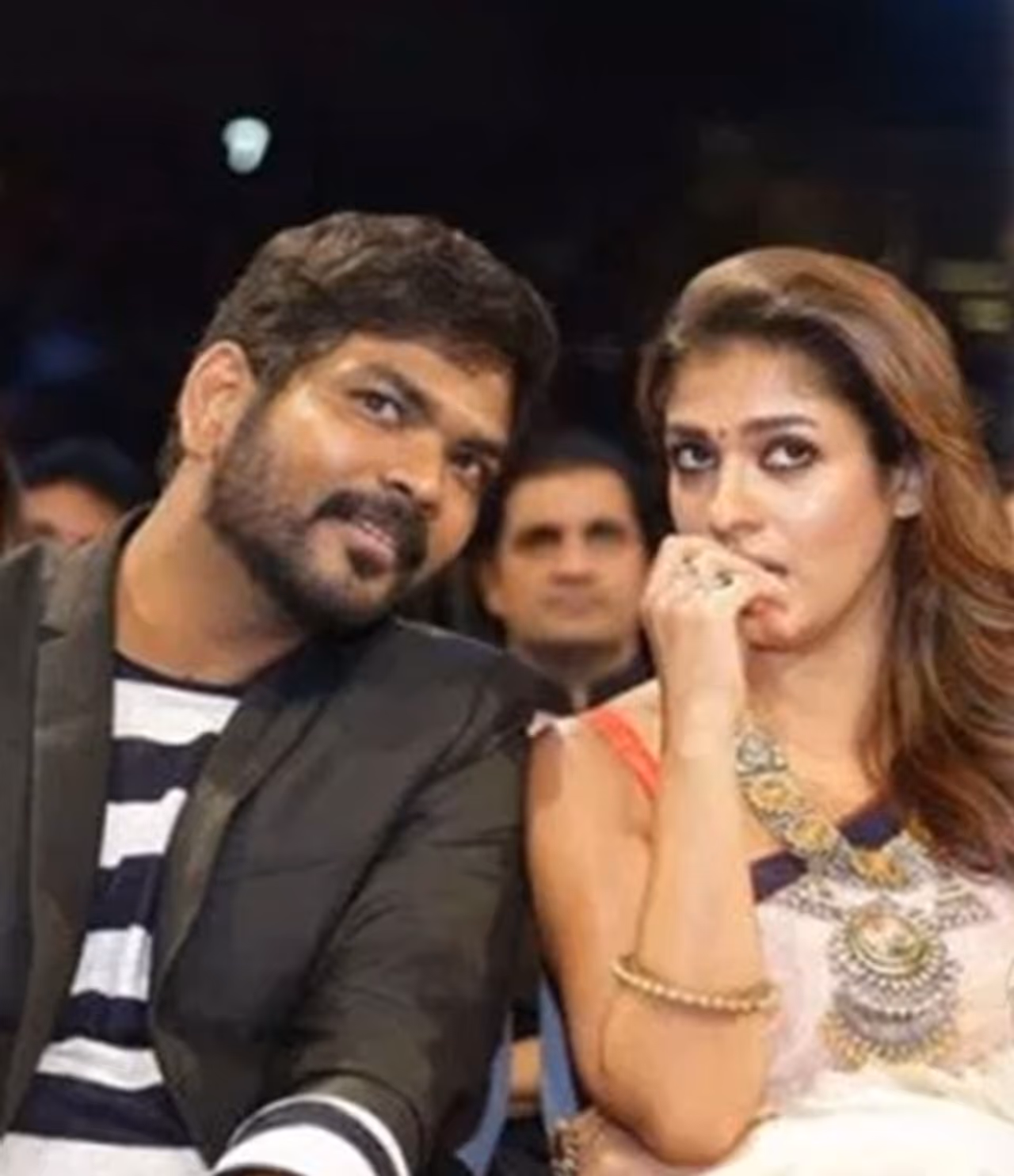 <p>தமிழ் திரையுலகில் தற்போது டாப் காதல் ஜோடியாக வலம் வருவது நயன்தாராவும் விக்னேஷ் சிவனும் தான் என்பது அனைவரும் அறிந்த செய்தி. கடந்த 5 ஆண்டுகளுக்கும் மேலாக இவர்களுடைய காதல் ஜோதி ஒளிவீசி வருகிறது.&nbsp;</p>