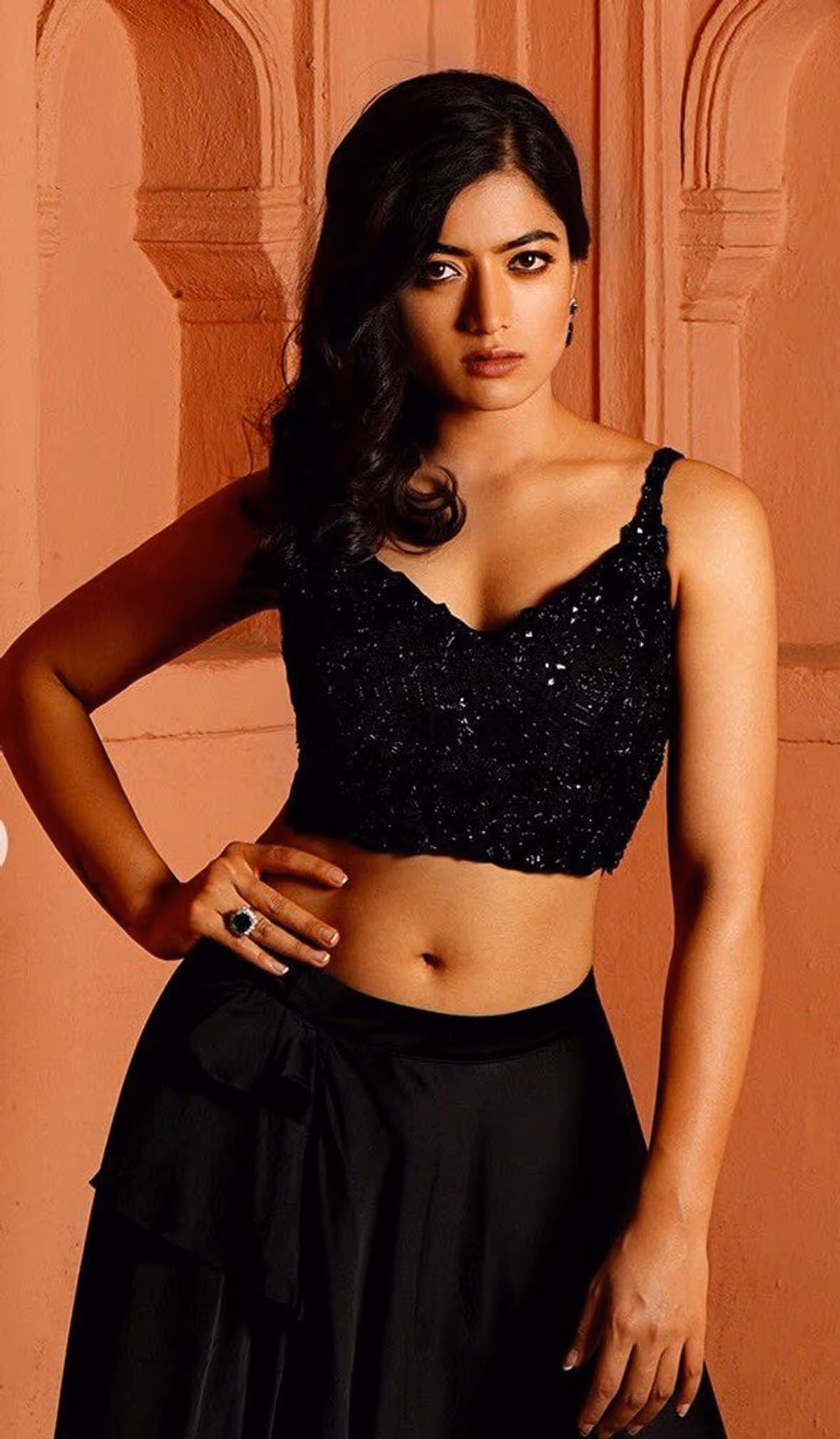 <p>1. ವಿಜಯ್‌ ದೇವರಕೊಂಡ ಜತೆ ಮತ್ತೆ ಸಿನಿಮಾ ಯಾವಾಗ ಮಾಡುತ್ತೀರಿ?</p><p>ಈ ಪ್ರಶ್ನೆಯನ್ನು ವಿಜಯ್‌ ದೇವರಕೊಂಡ ಅವರನ್ನೇ ಕೇಳಬೇಕು. ಒಳ್ಳೆಯ ಕತೆ, ಪಾತ್ರ ಮತ್ತು ನಿರ್ದೇಶಕರು ಬಂದರೆ ನಾನಂತೂ ರೆಡಿ.</p>