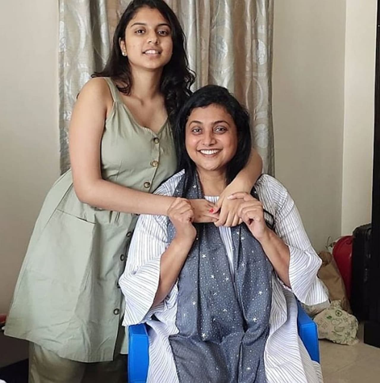 <p>பிரபலங்கள் மற்றும் அவர்களது பிள்ளைகள் எது செய்தாலும் அது வைரலாகி விடுகிறது. அதிலும் அந்த நடிகை அரசியல்வாதி என்றால் சொல்லவே வேண்டாம்.</p>