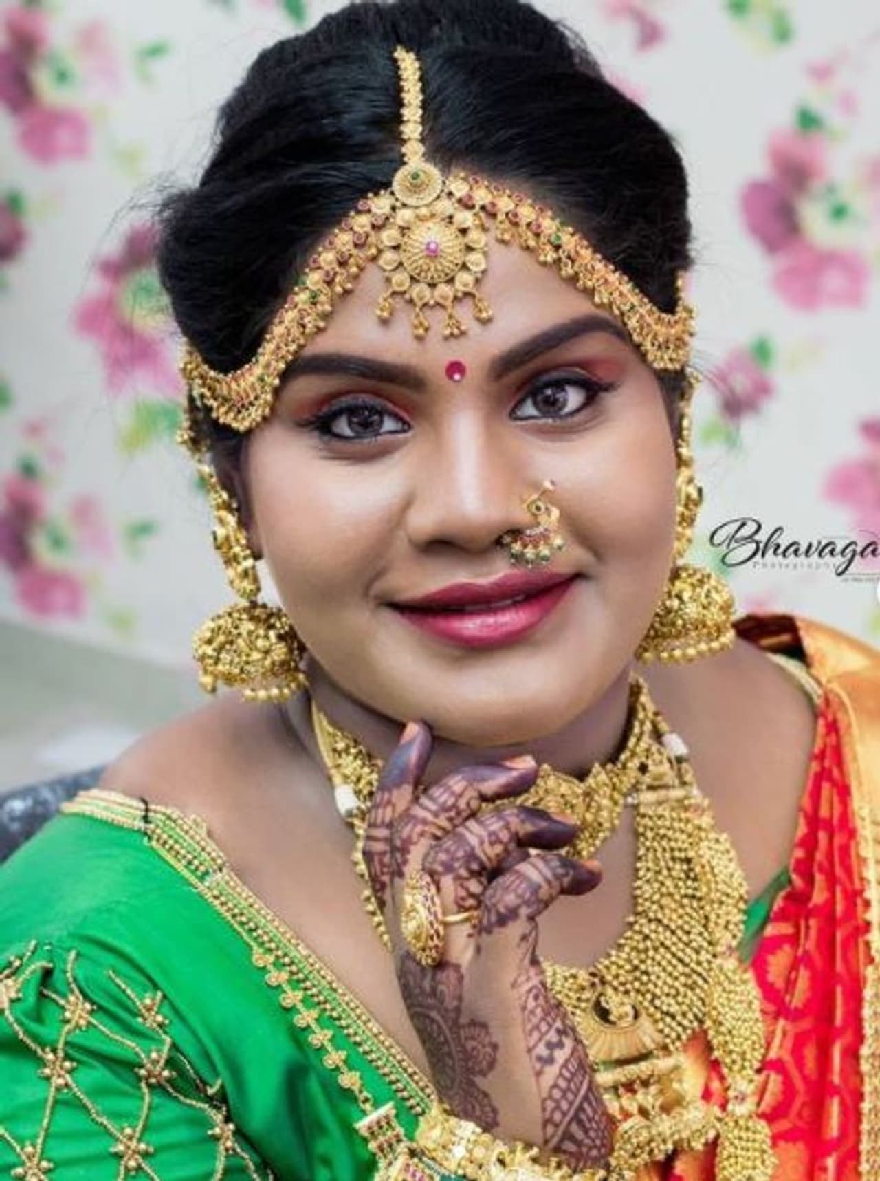 <p>அட்லி இயக்கத்தில் விஜய் நடிப்பில் வெளியான "பிகில்" படத்தில் பாண்டியம்மாவாக நடித்தவர் ரோபோ சங்கர் மகள் இந்திரஜா.</p> <p>அட்லி இயக்கத்தில் விஜய் நடிப்பில் வெளியான "பிகில்" படத்தில் பாண்டியம்மாவாக நடித்தவர் ரோபோ சங்கர் மகள் இந்திரஜா.</p>