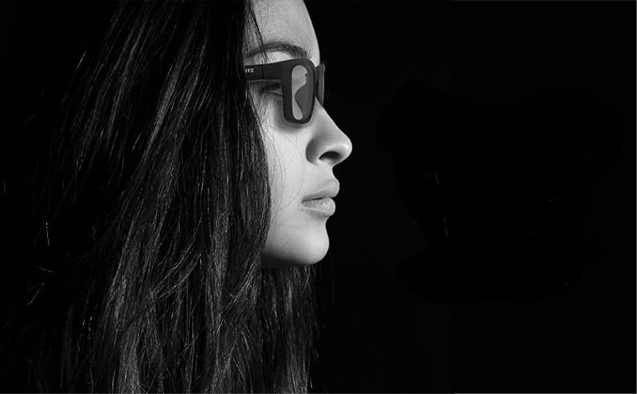 <p>జెర్ట్జ్ &nbsp;కార్బన్ ఎక్స్‌జెడ్01, ఎలైట్ ఎక్స్‌జెడ్01 పేరుతో వస్తున్న వీటిని తాజాగా &nbsp;అందుబాటులోకి తెచ్చింది. వీటిలో కార్బన్ ఎక్స్‌జెడ్01 ఆడియో ఫ్రేమ్ &nbsp;రీడింగ్ గ్లాసెస్, సన్ గ్లాసెస్ వేరియంట్లలో లభిస్తుంది. ఈ ఎక్స్‌జెడ్01 సిరీస్ ఆడియో గ్లాసెస్ స్ప్లాష్ అండ్ డర్ట్ ప్రూఫ్ కూడా. ఇవి డి‌ఐ‌ఏ‌ఎం కోటింగ్, ఈ‌ఎక్స్‌టి లేయర్‌తో వస్తాయి. అంటే వాటర్, ఆయిల్ వల్ల అవి ప్రభావితం కావు.</p>