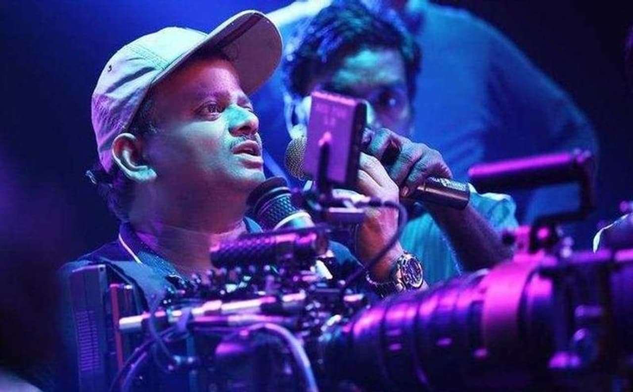 <p>தமிழ் திரையுலகில் ஒளிப்பதிவாளராக அறிமுகமாகி, பின்னர் வெற்றி இயக்குநராகவும் வலம் வந்தவர் கே.வி.ஆனந்த்.&nbsp;</p>