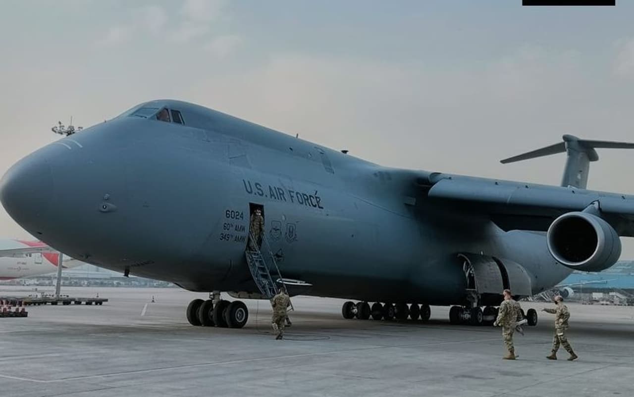 <p>ಕೋವಿಡ್ 19 ಎರಡನೇ ಅಲೆಯನ್ನು ಎದುರಿಸಲು ಸಹಾಯವಾಗುವಂತೆ ಭಾರತಕ್ಕೆ ಅಮೆರಿಕವು ತುರ್ತು ಅವಶ್ಯಕತೆಯ ವಸ್ತುಗಳನ್ನು ವಿಮಾನದ ಮೂಲಕ ರವಾನೆ ಮಾಡಿದೆ.</p>